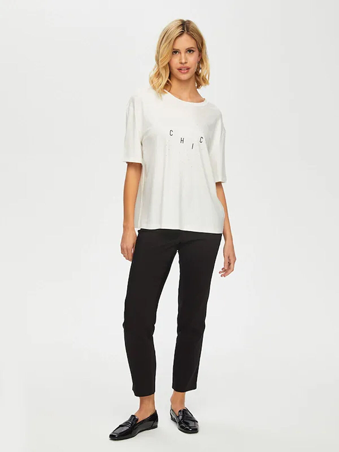 Chıck Baskılı Taş Detaylı Yuvarlak Yaka T-Shırt 056