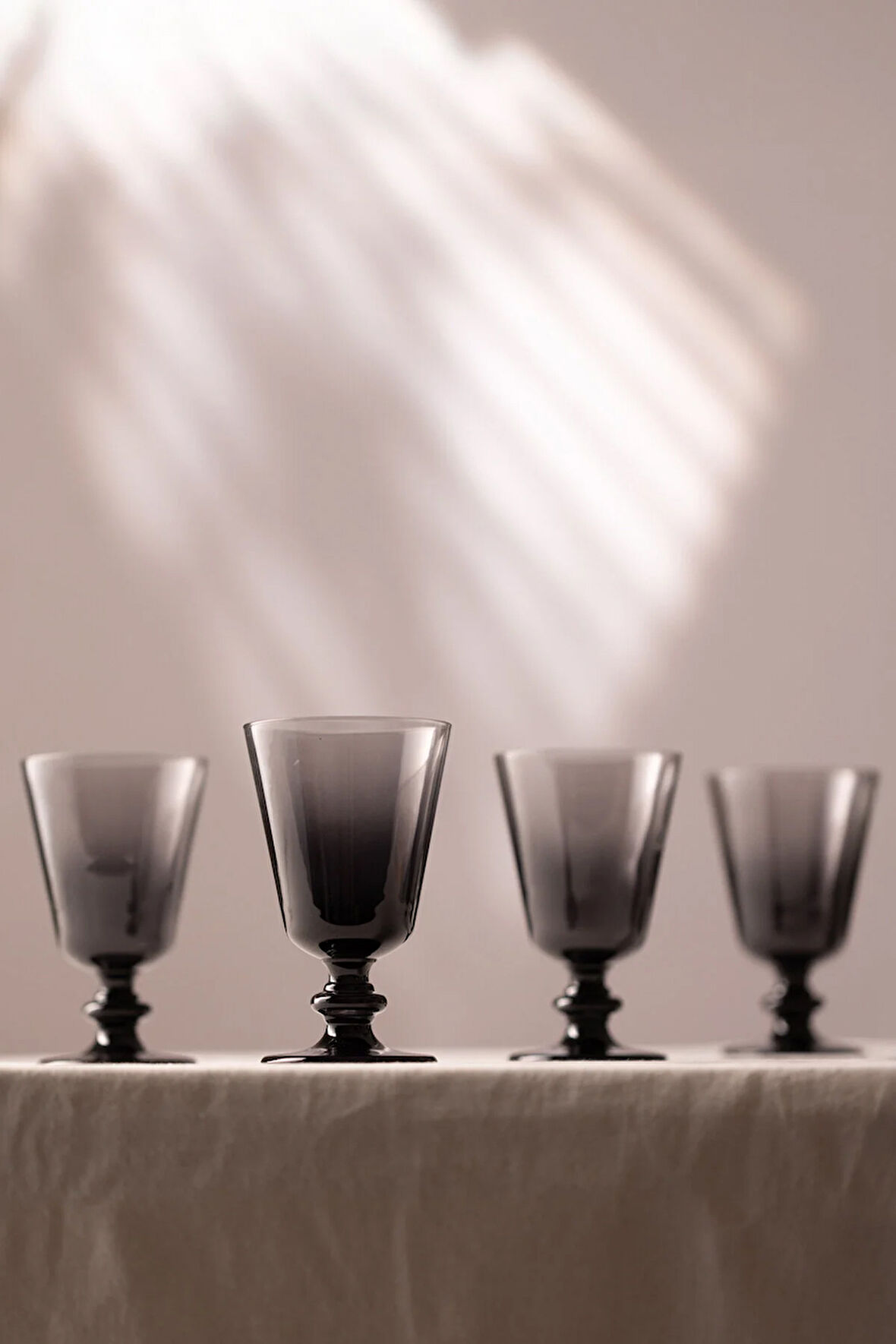 Larc 4'lü Ayaklı Su Bardağı Seti Füme 220 cc