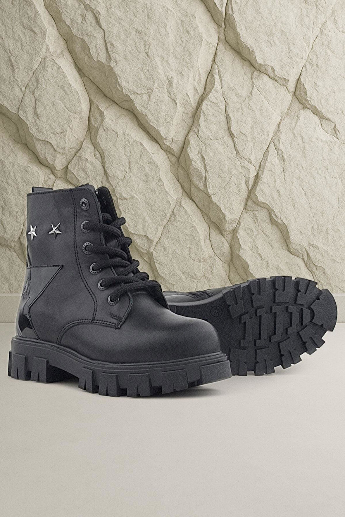 Rakerplus Siyah Bağcıklı Fermuarlı Metal Detaylı Kız Çocuk Bot