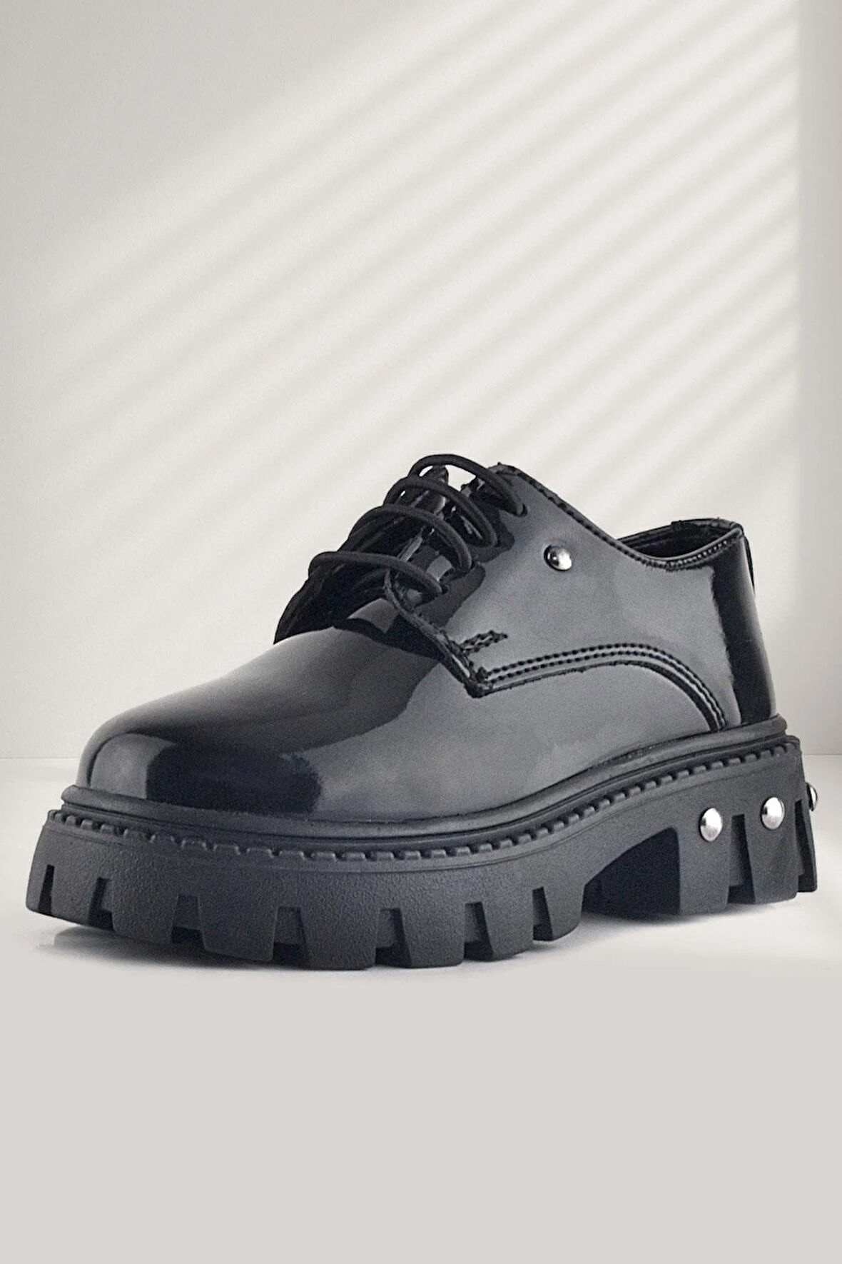 Rakerplus Siyah Rugan Bağcıklı Metal Detaylı Kız Çocuk Oxford Günlük Ayakkabı