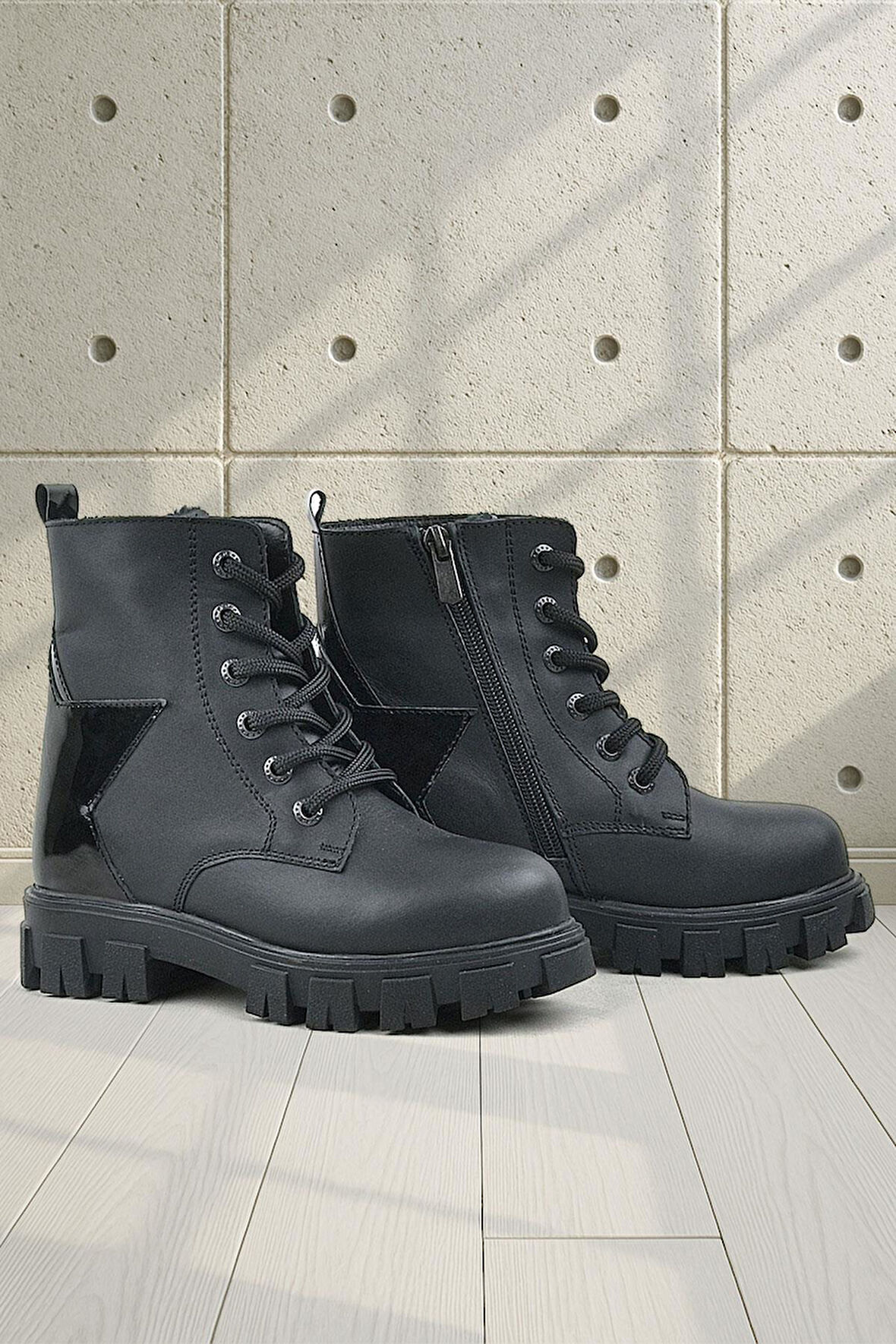 Rakerplus Hakiki Deri Siyah Yıldız Detaylı Kız Çocuk Bot