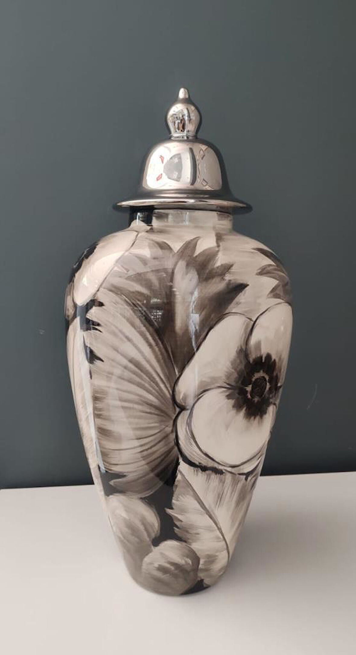 LAMEDORE 23X49,5 CM ÇİÇEK DESENLİ KAPAKLI SİYAH KÜP 