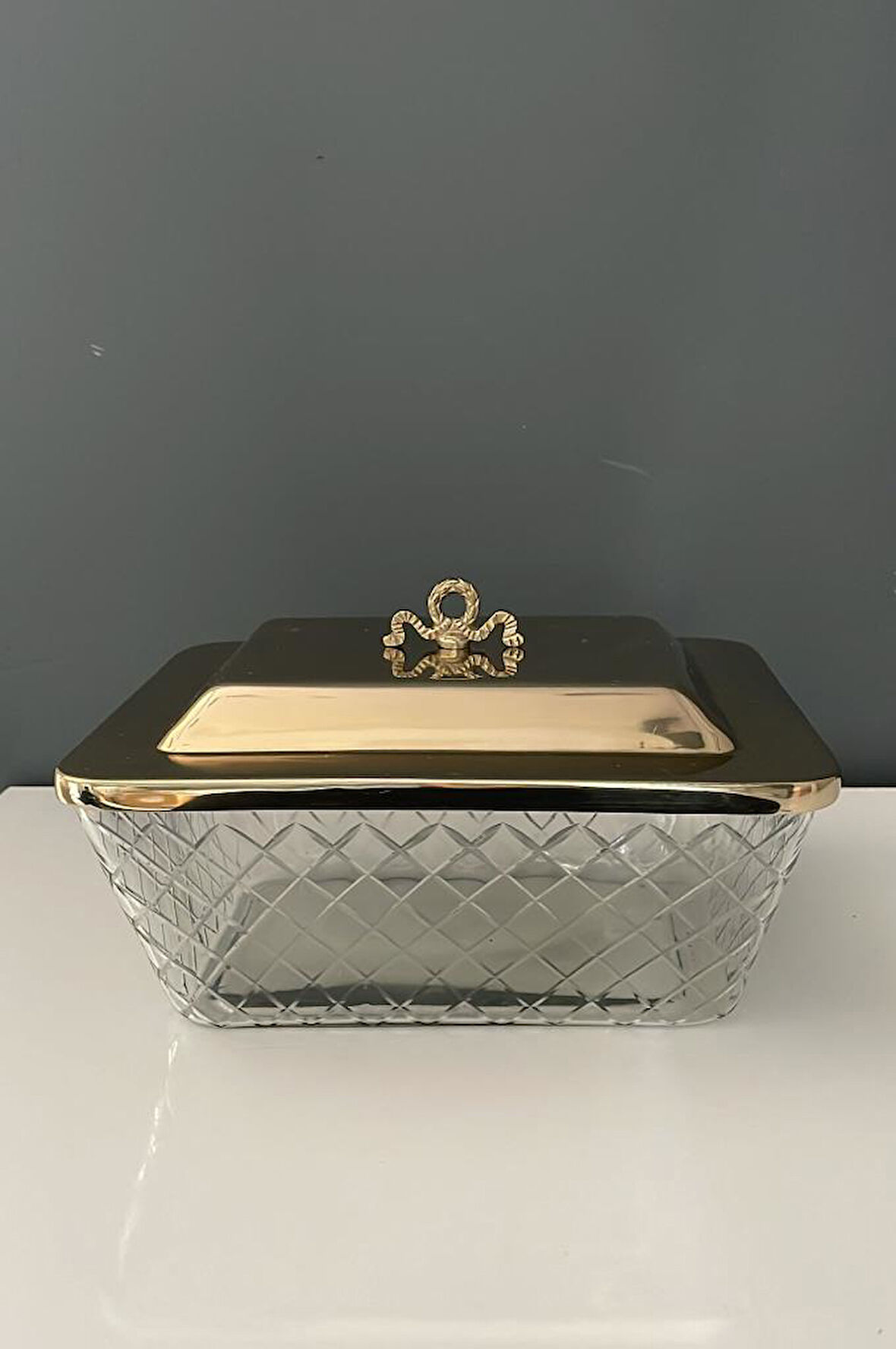 LAMEDOREDİKDÖRTGEN KAPAKLI SAKLAMA KABI GOLD 25,5X20X14 CM