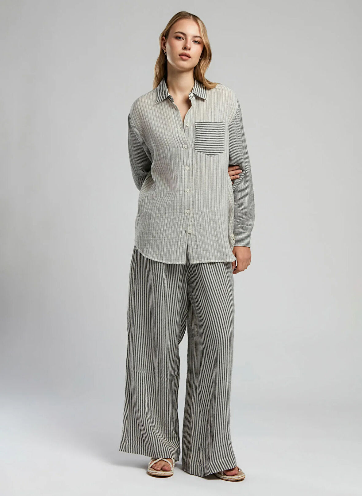 Lee Cooper Rahat Klasik Yaka Çizgili Siyah - Ekru Kadın Gömlek 252 LCF 241005 ANITA SİYAH-EKRU