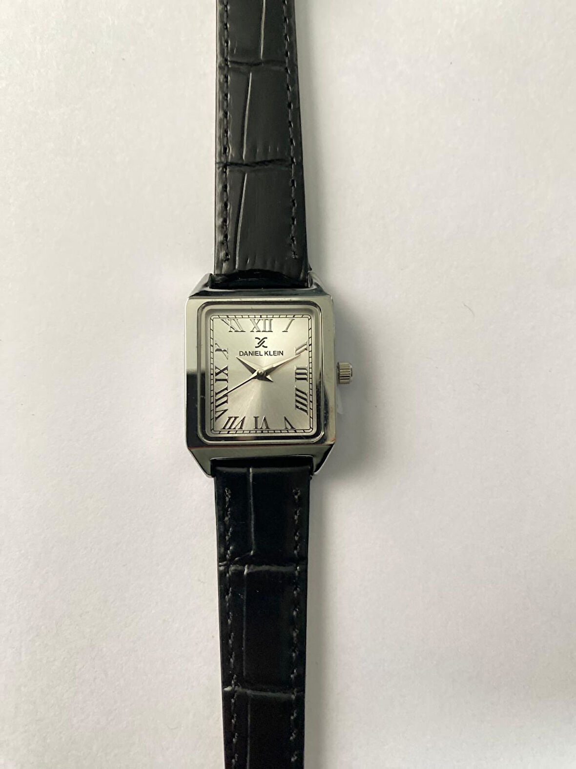 DANIEL KLEIN DKF.2315A YENİ TREND GÜMÜŞ RENK KASA SİYAH DERİ KAYIŞLI KÖŞELİ KADIN KOL SAATİ