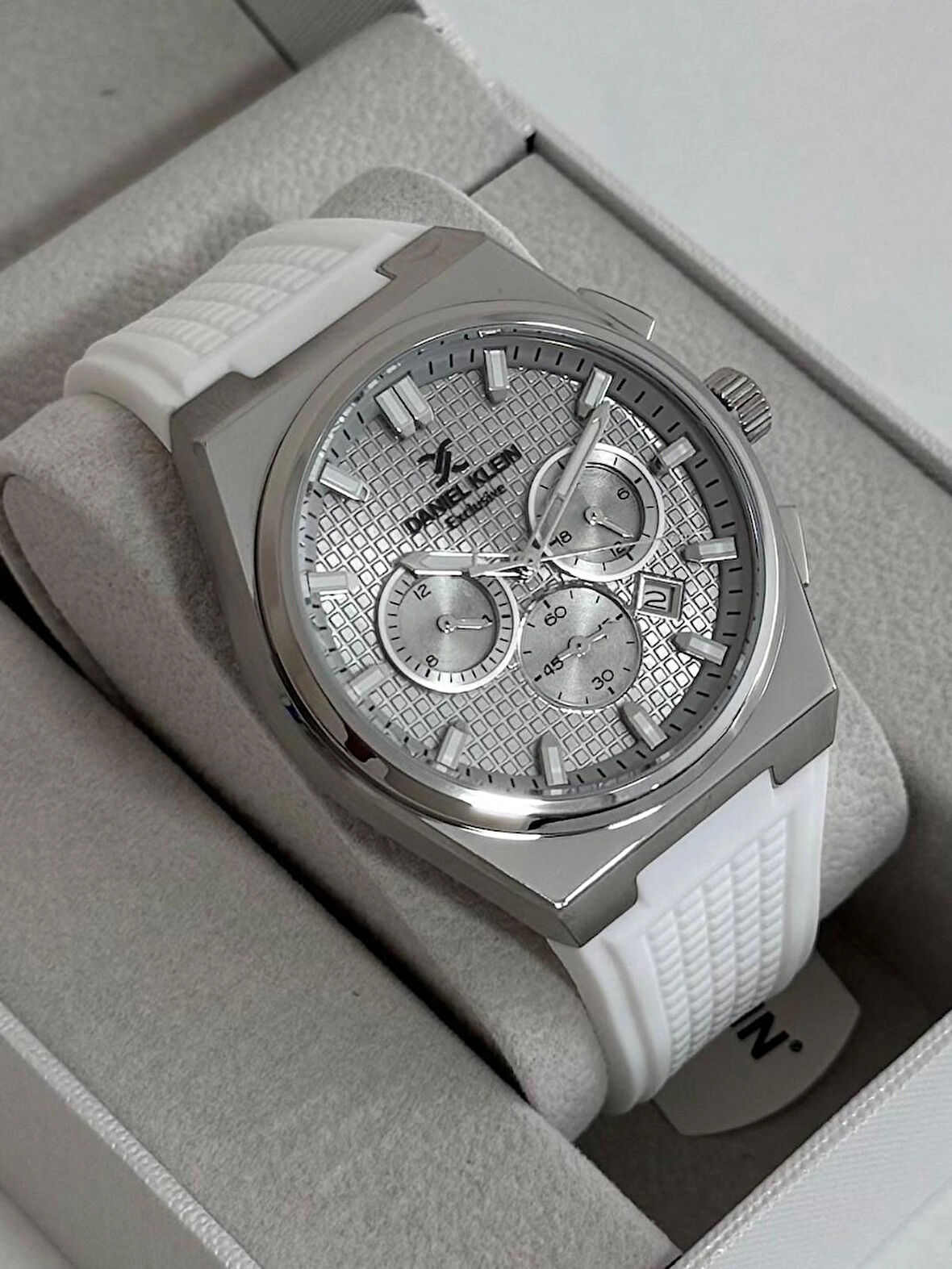 DANİEL KLEİN ERKEK KOL SAATİ ÇELİK KASA - DAYANIKLI SİLİKON KORDON 3 ATM SUYA DAYANIKLI