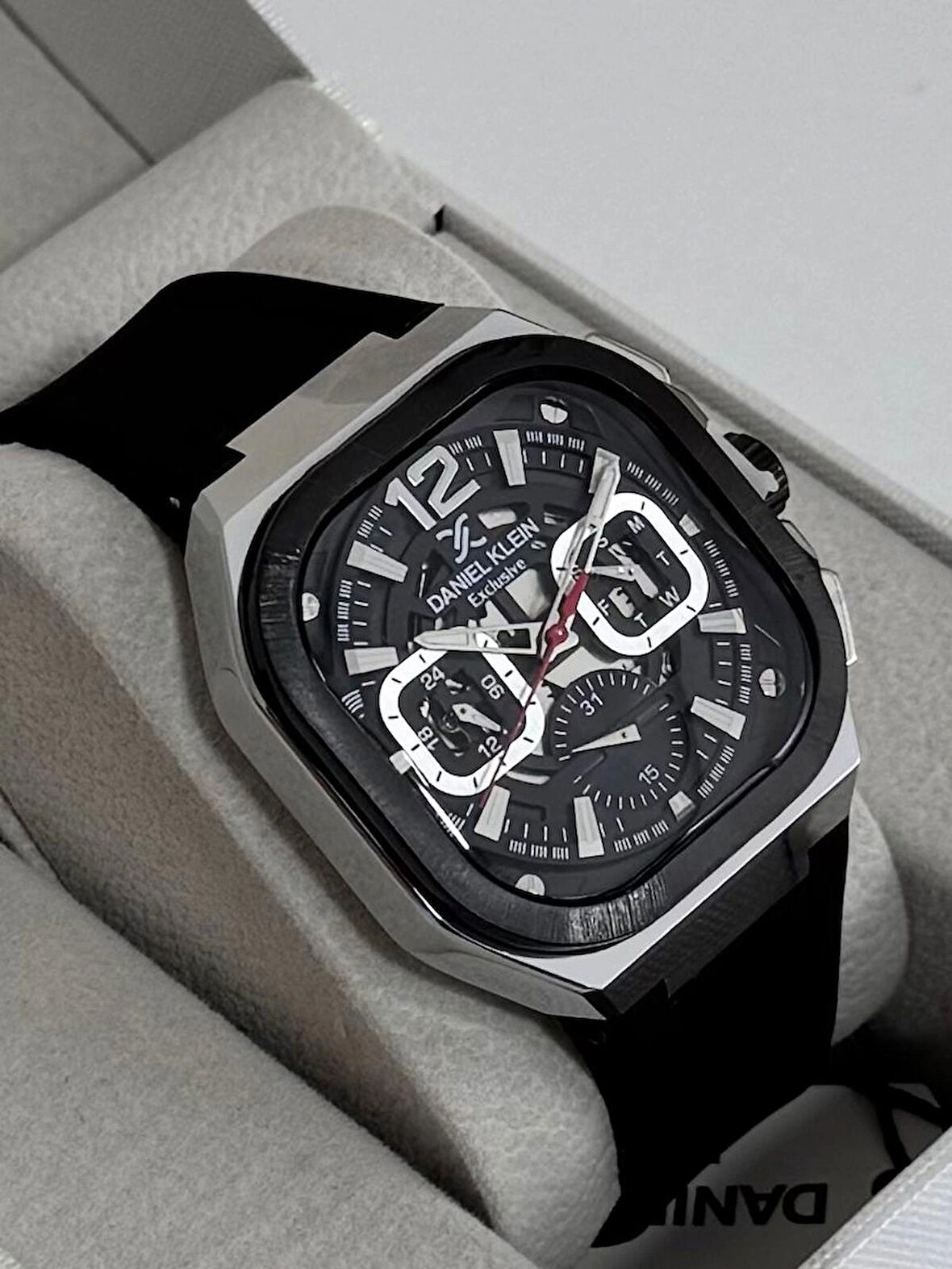 DANİEL KLEİN ERKEK KOL SAATİ ÇELİK KASA - DAYANIKLI SİLİKON KORDON 3 ATM SUYA DAYANIKLI