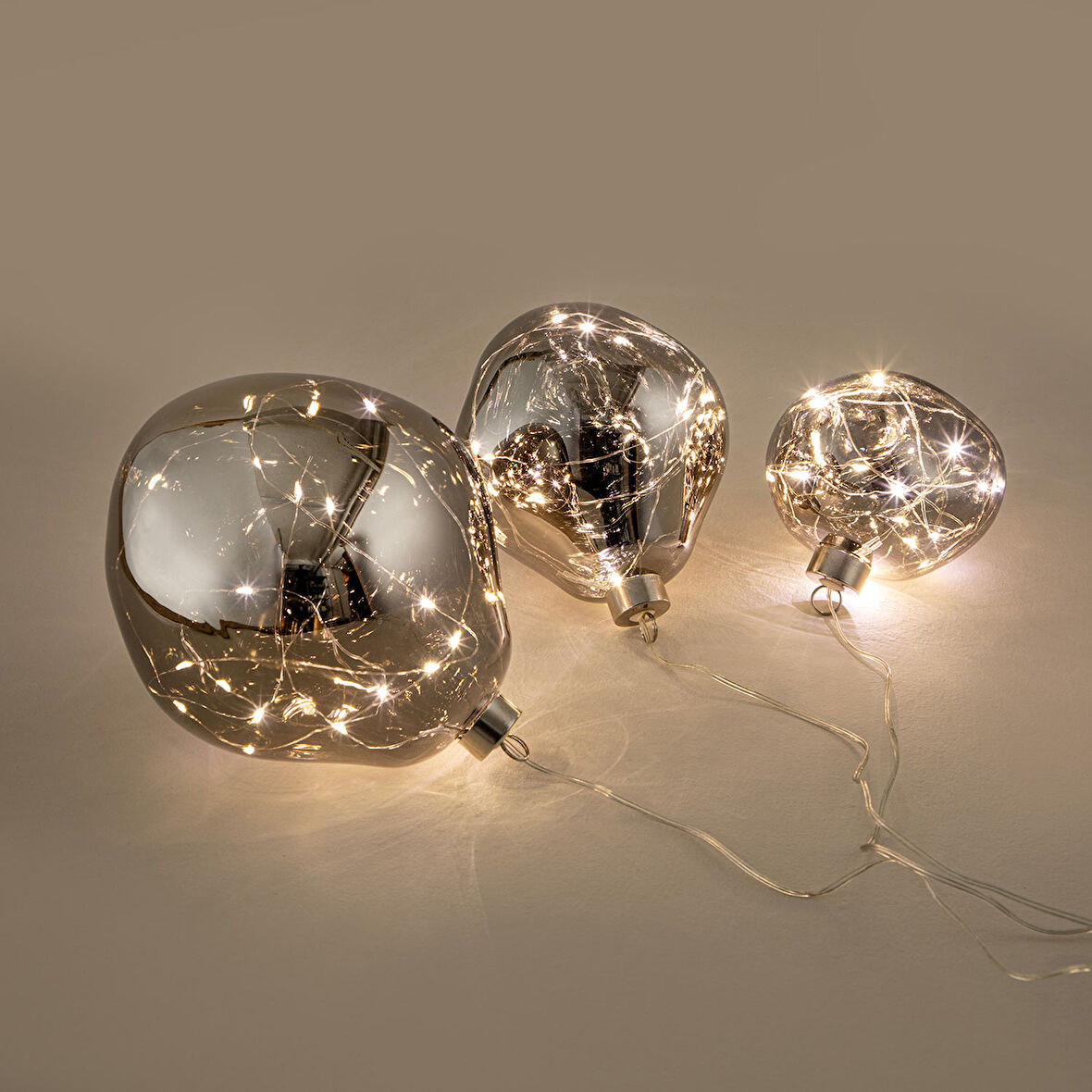 Zera 3'lü Led Işıklı Yılbaşı Topu Seti Antrasit