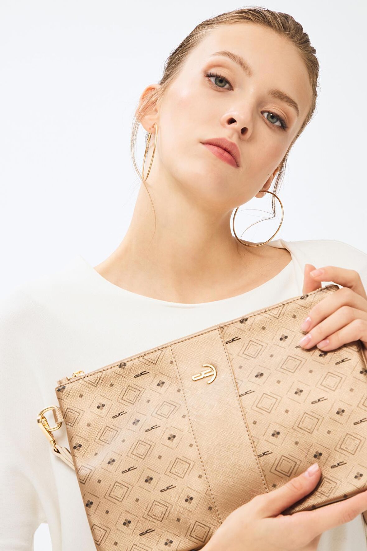 Kadın Basic Clutch Çanta Monogram Desenli Şeritli Logolu Altın 214002