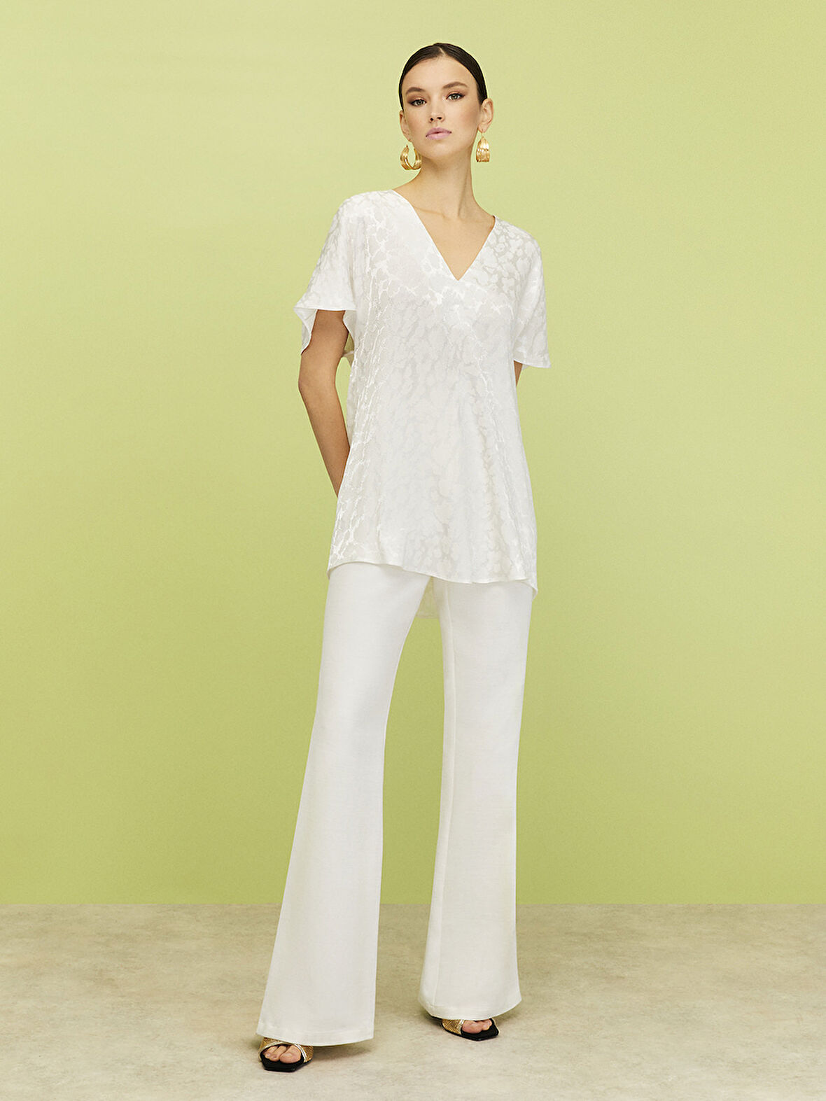 Sırtta Aksesuar Detaylı Bluz-Ekru | 38