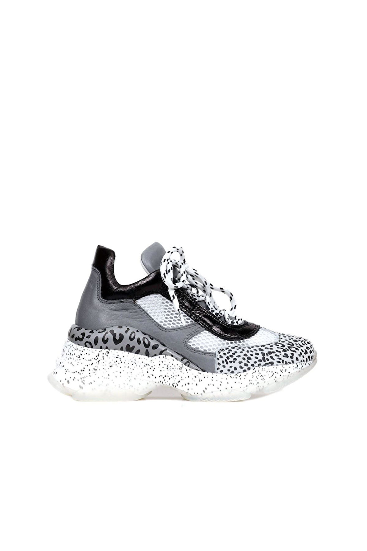 Bueno Shoes Leopar Deri Kadın Dolgu Topuklu Spor Ayakkabı 01wq11400