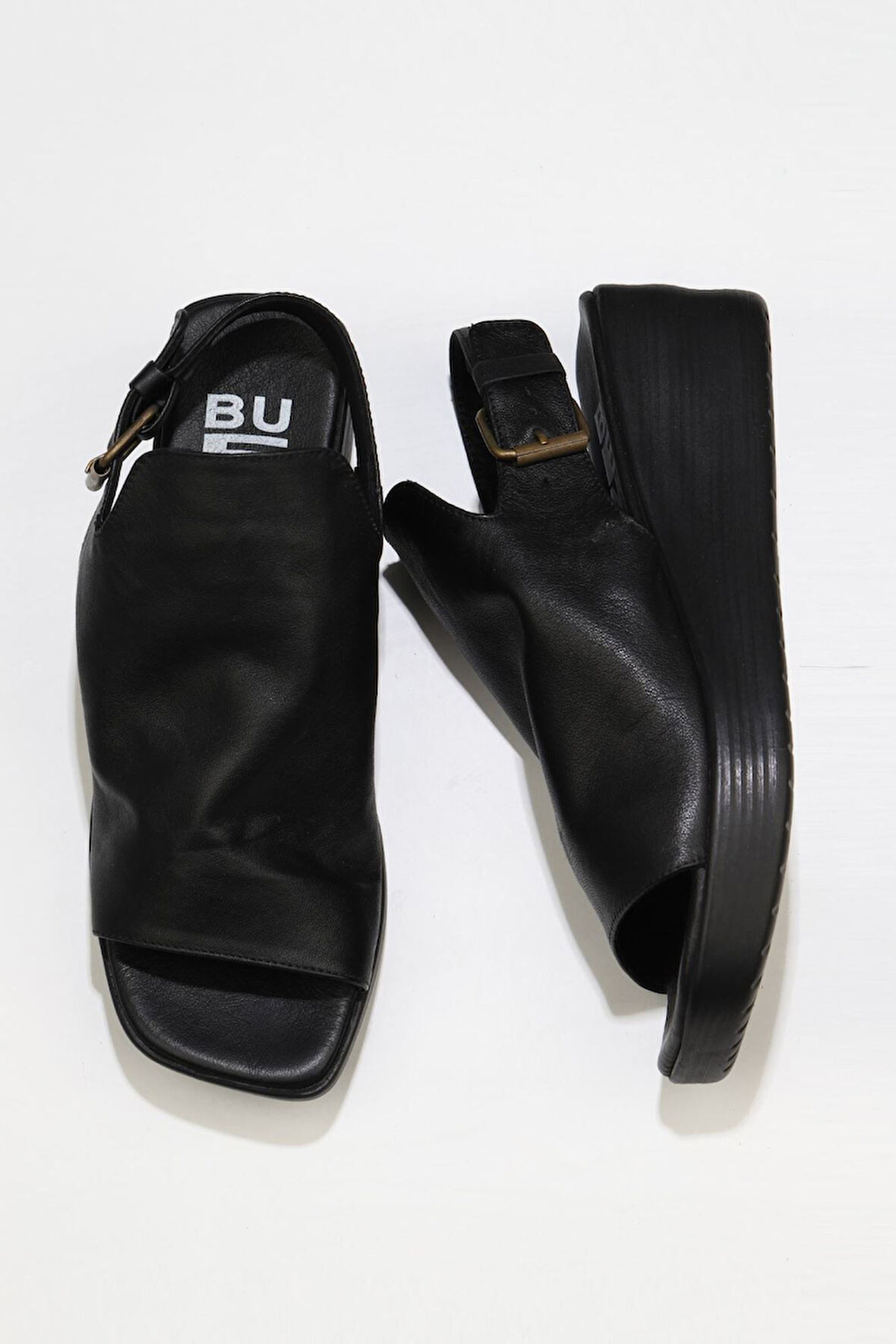 Bueno Shoes Siyah Deri Kadın Dolgu Topuklu Sandalet 01ws5909