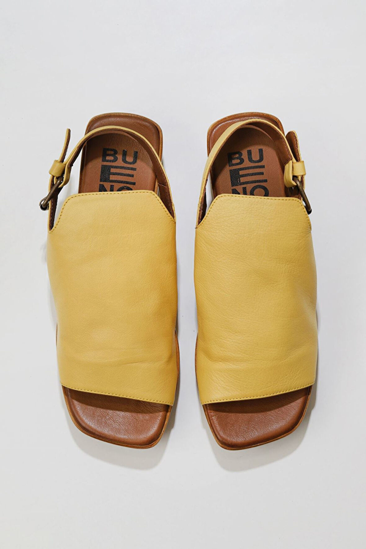 Bueno Shoes Sarı Deri Kadın Dolgu Topuklu Sandalet 01ws5909