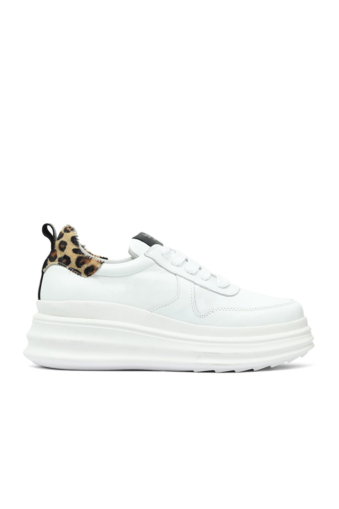 Bueno Shoes Beyaz Syh Leo Deri Kadın Dolgu Topuklu Spor Ayakkabı 01ws11500