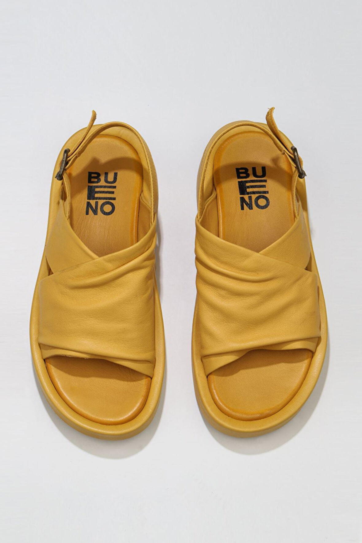 Bueno Shoes Sarı Deri Kadın Dolgu Topuklu Sandalet 01wu4620
