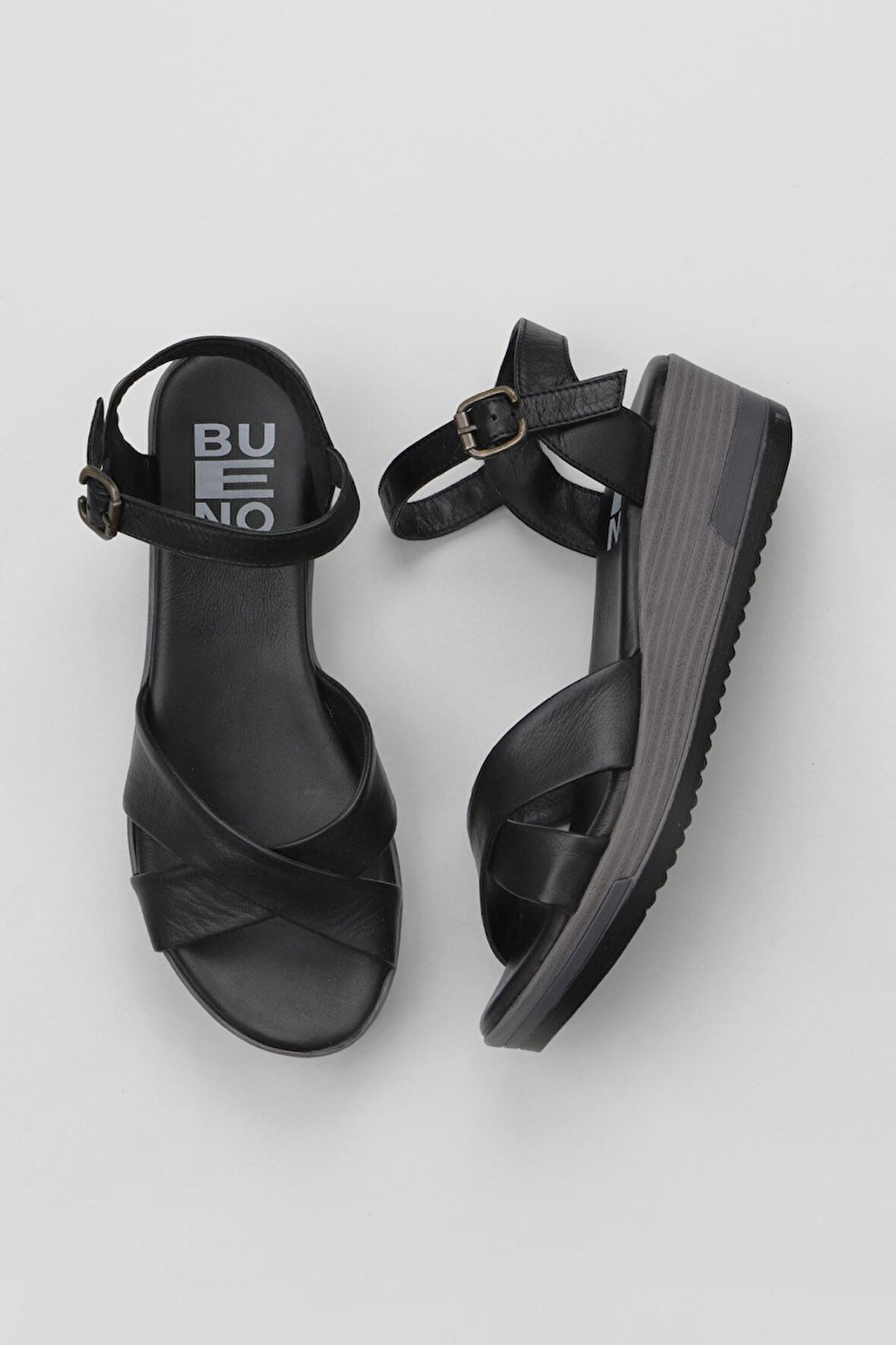 Bueno Shoes Siyah Deri Kadın Dolgu Topuklu Sandalet 01wl3303