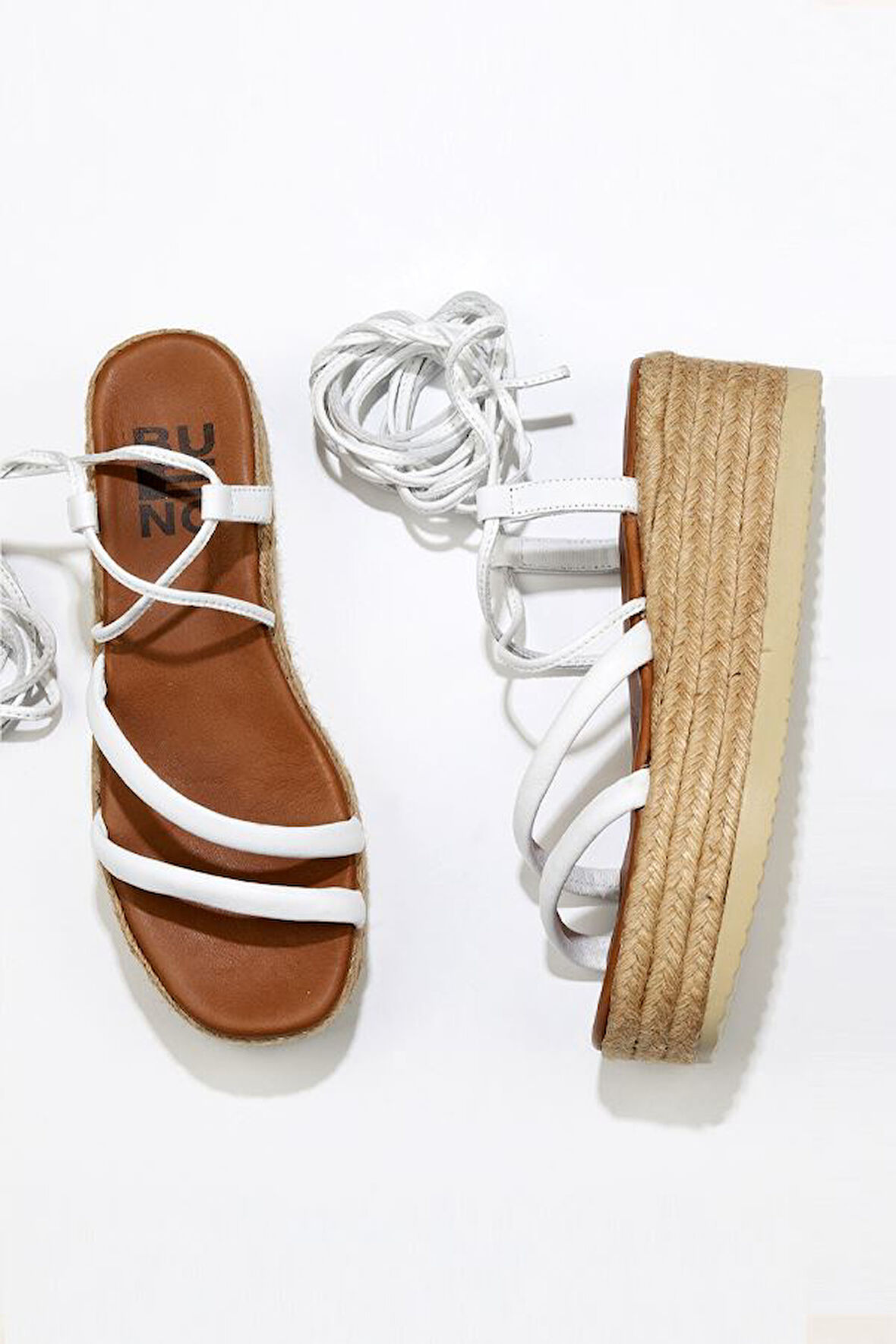 Bueno Shoes Beyaz Deri Kadın Dolgu Topuklu Sandalet 01wu6100