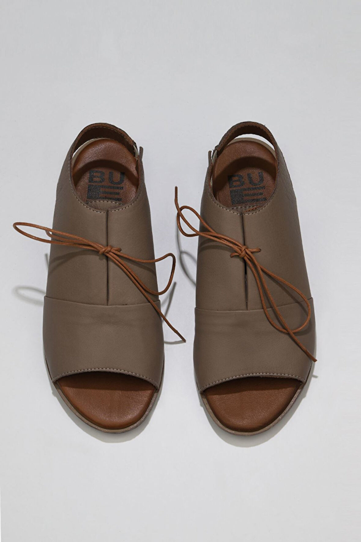 Bueno Shoes Gümüş Deri Kadın Sandalet 01ws2510