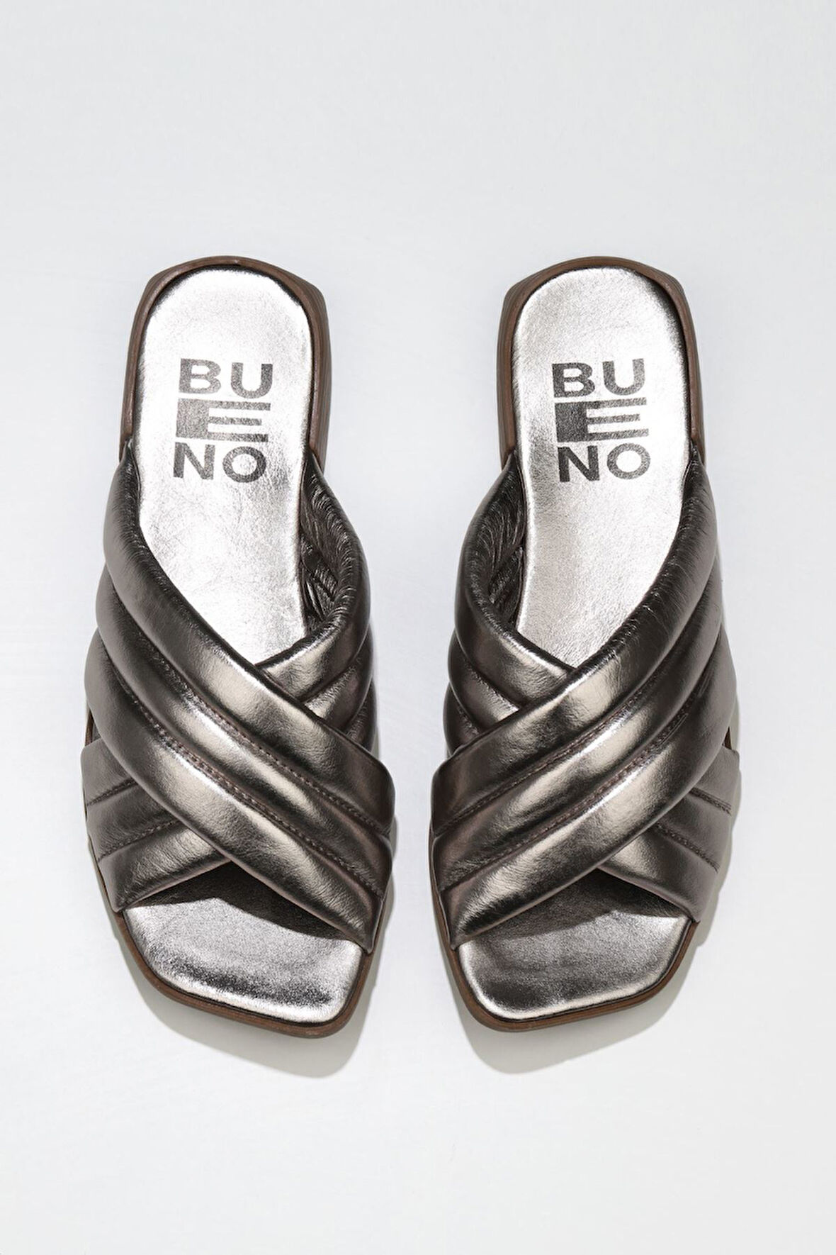 Bueno Shoes Gümüş Parlak Deri Kadın Düz Terlik 01wu1803