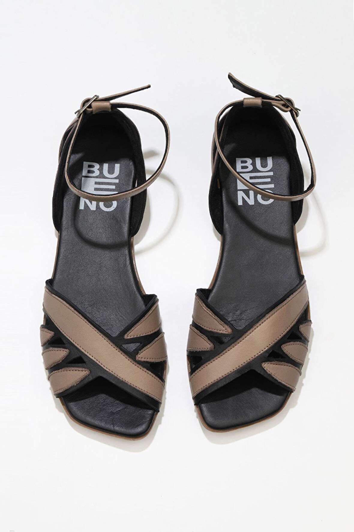 Bueno Shoes Gri Deri Kadın Düz Sandalet 01wu1809