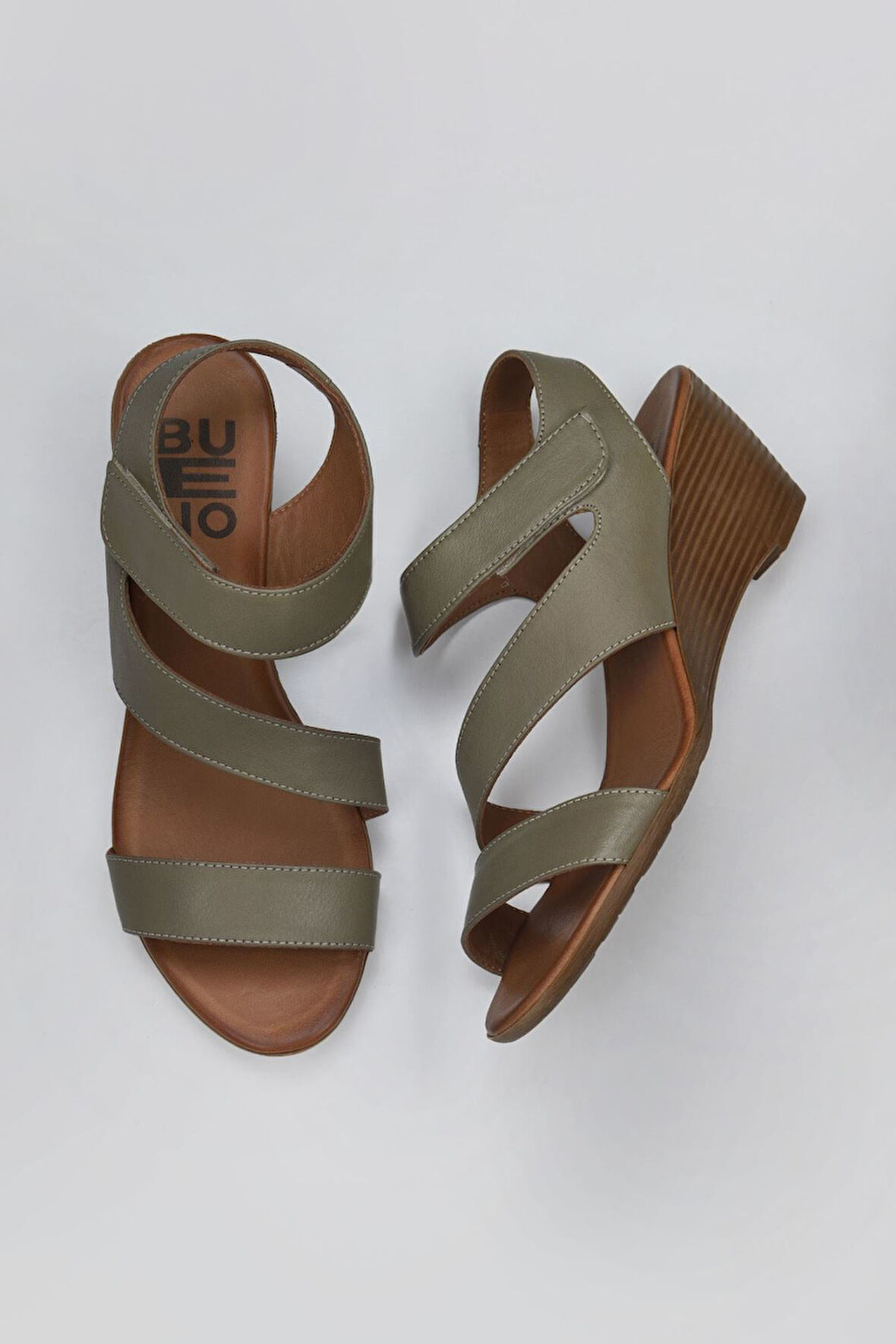 Bueno Shoes Yeşil Deri Kadın Dolgu Topuklu Sandalet 01wn3720