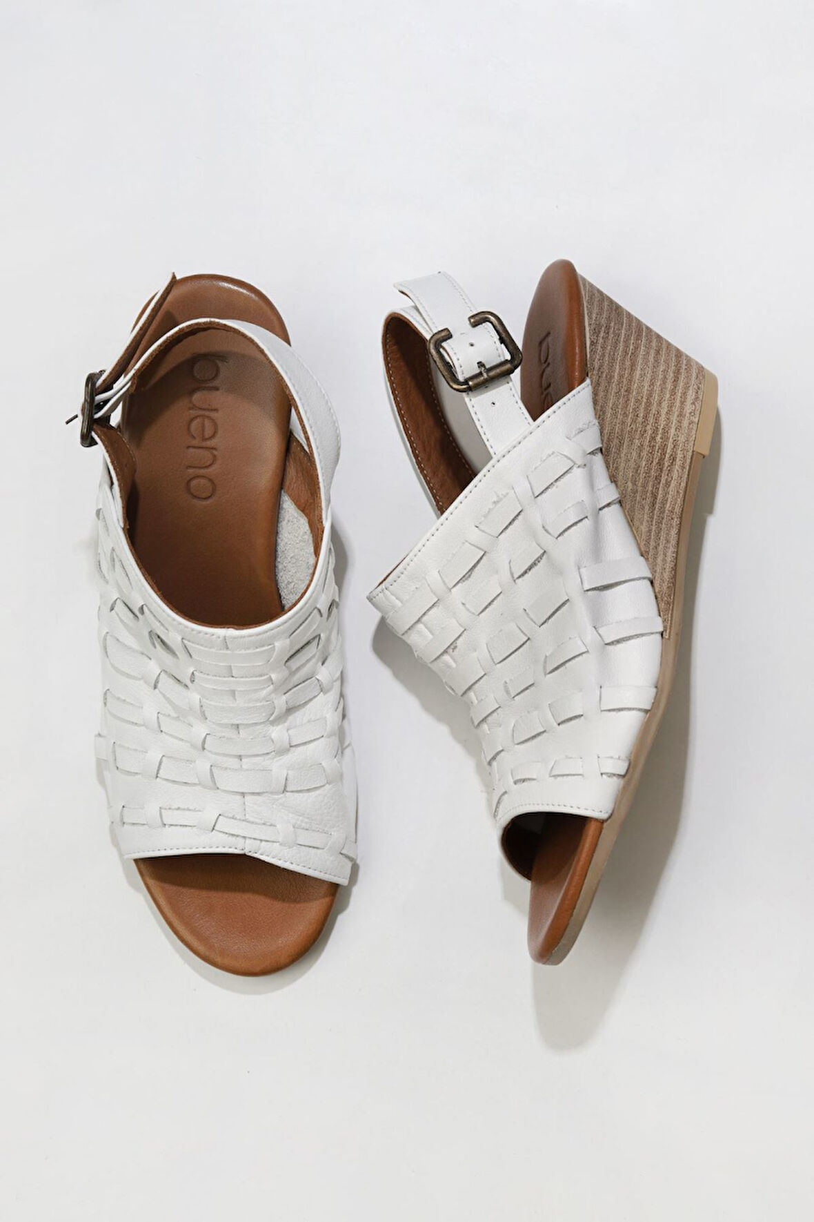 Bueno Shoes Beyaz Deri Kadın Dolgu Topuklu Sandalet 01wq7907
