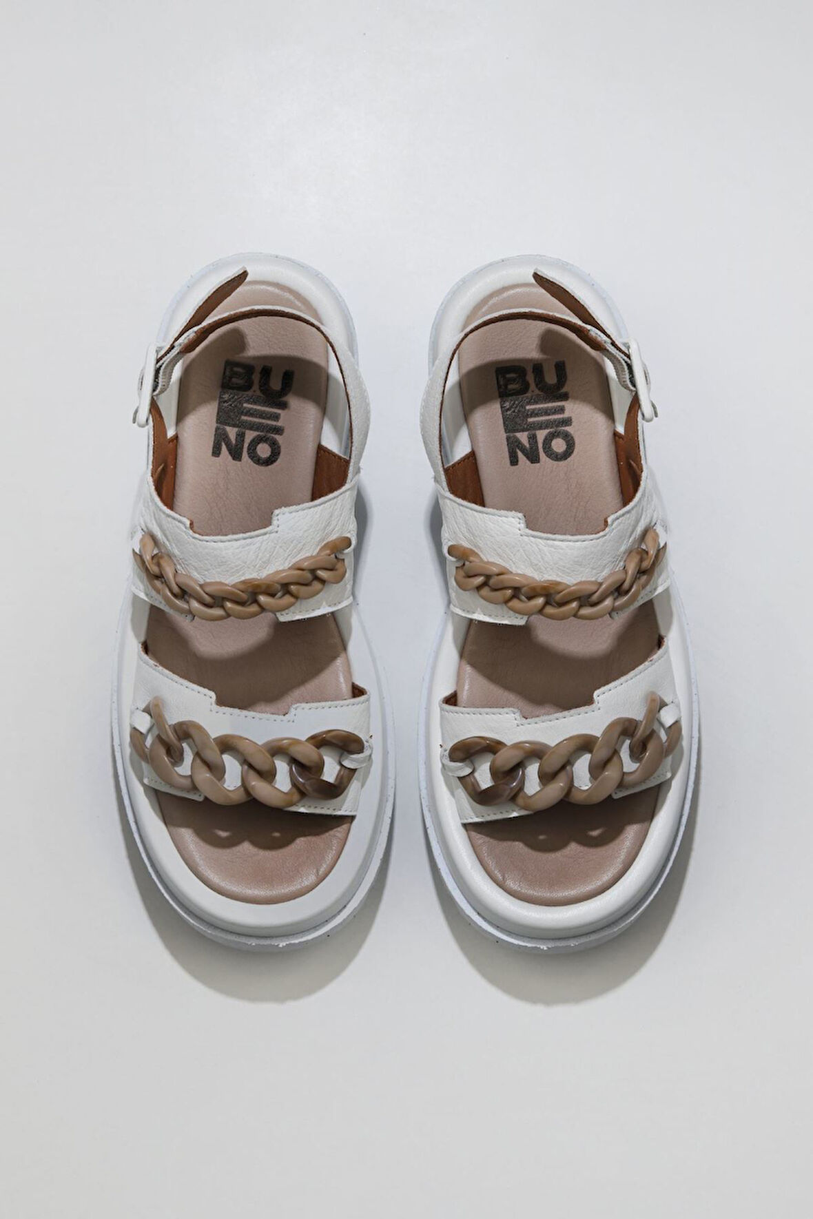 Bueno Shoes Beyaz Deri Kadın Dolgu Topuklu Sandalet 01wu7300