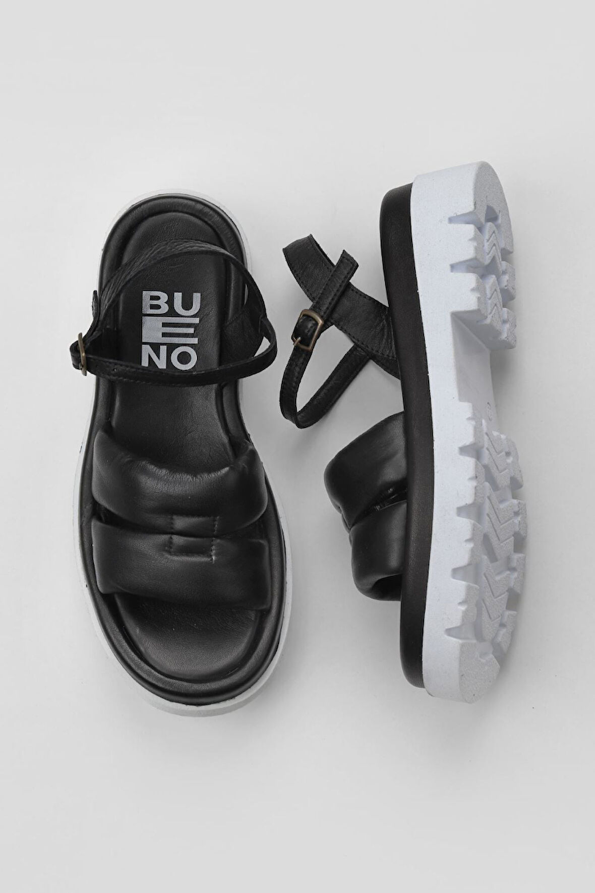 Bueno Shoes Siyah Deri Kadın Dolgu Topuklu Sandalet 01wu7301