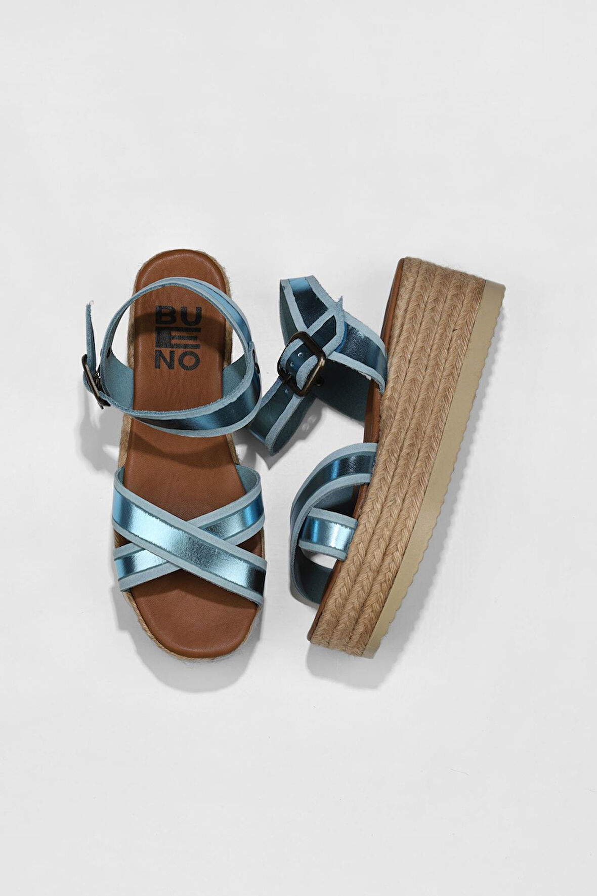 Bueno Shoes Mavi Parlak Deri Kadın Dolgu Topuklu Sandalet 01wu6116