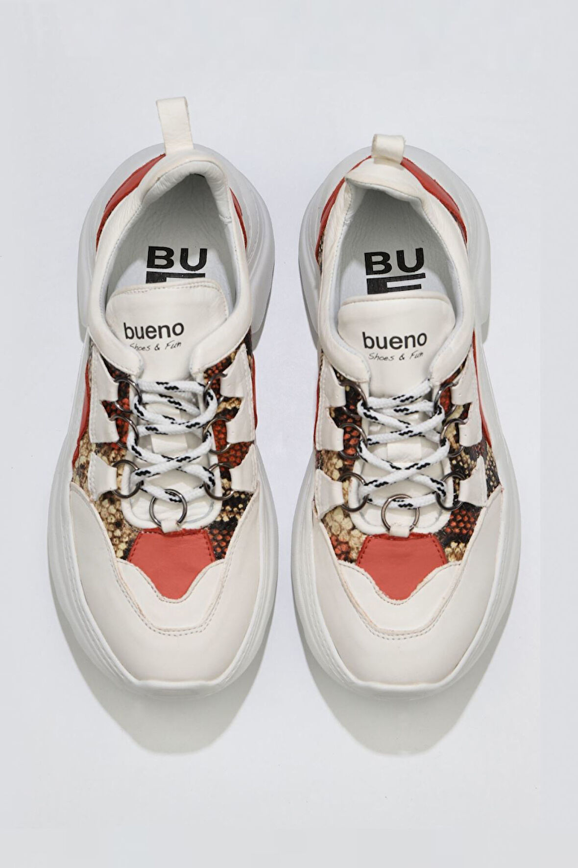 Bueno Shoes Beyaz Mercan Deri Kadın Dolgu Topuklu Spor Ayakkabı 01ws3304