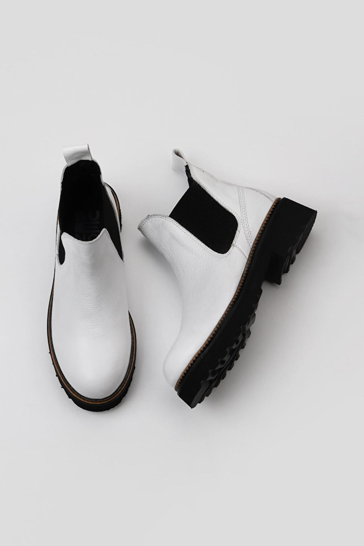 Bueno Shoes Beyaz Flotter Deri Kadın Düz Bot 01wt0801