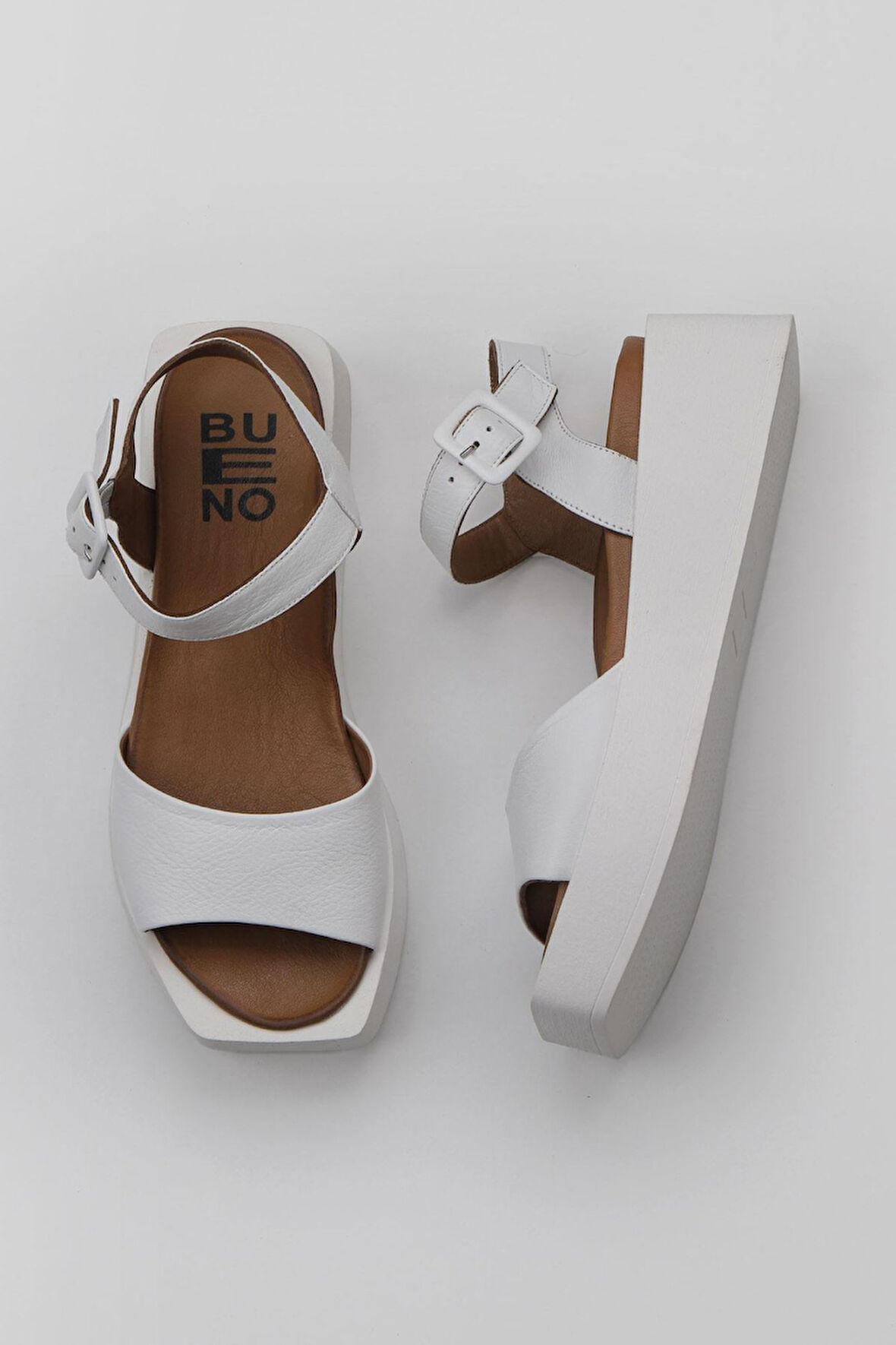 Bueno Shoes Beyaz Deri Kadın Dolgu Topuklu Sandalet 01wy5900