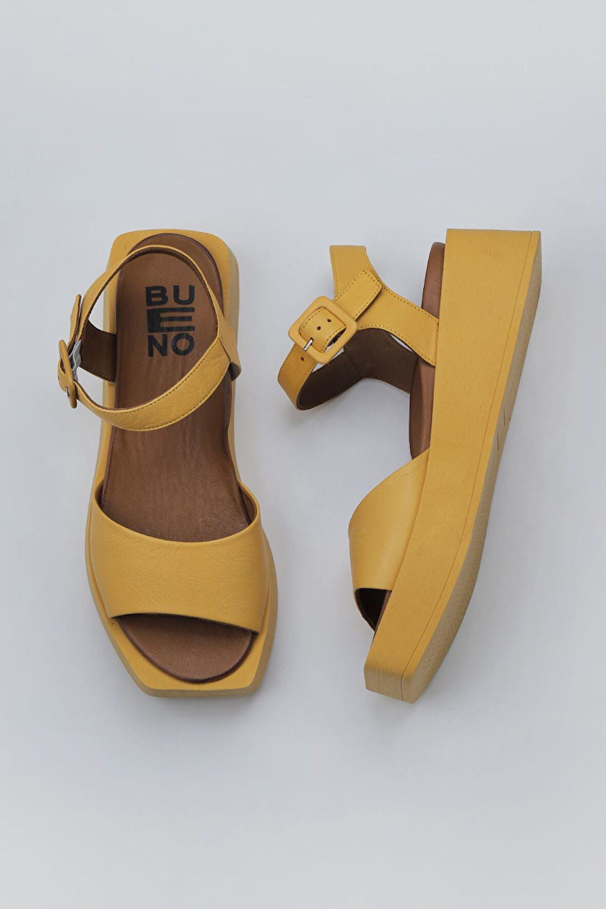 Bueno Shoes Sarı Deri Kadın Dolgu Topuklu Sandalet 01wy5900