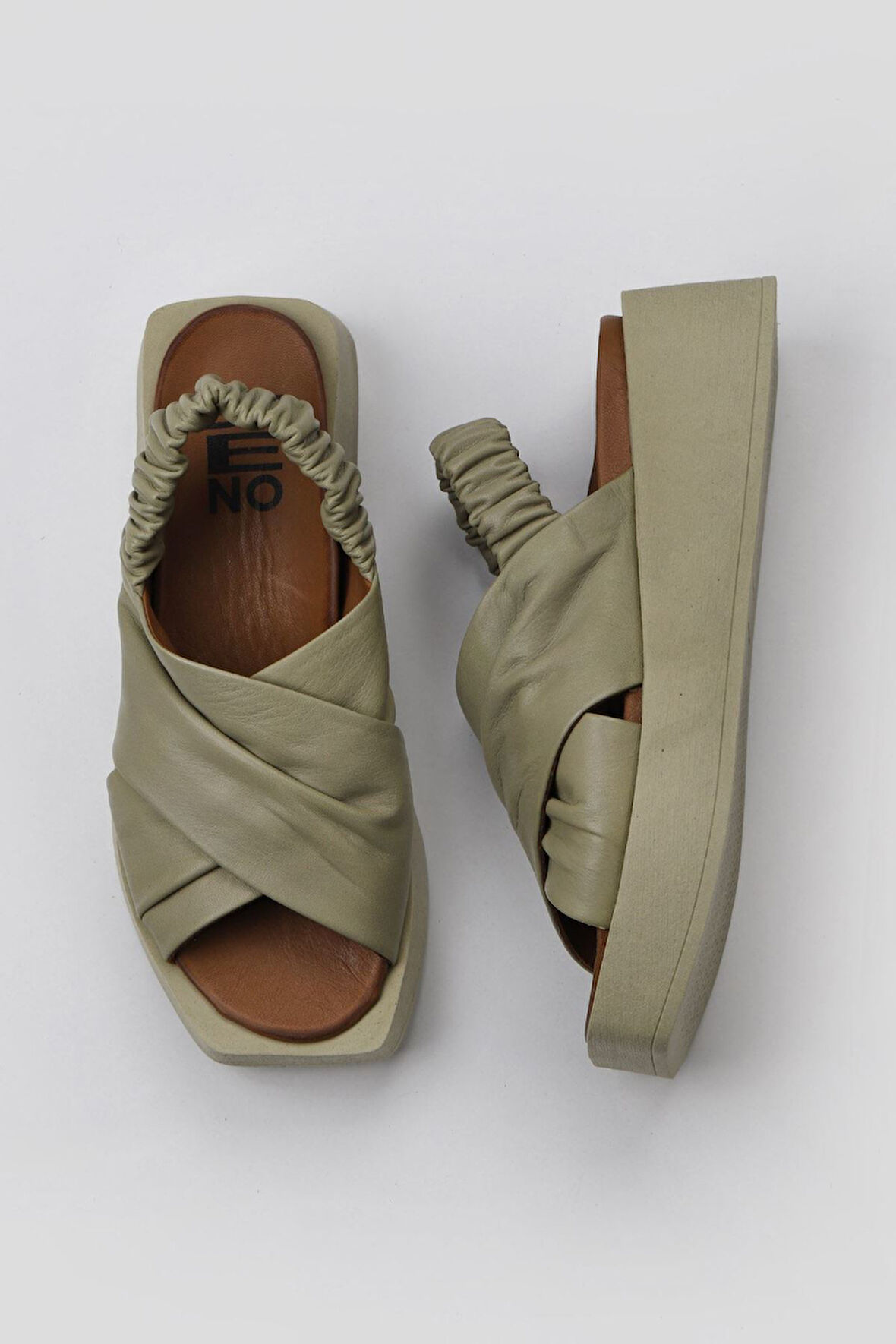 Bueno Shoes Haki Deri Kadın Dolgu Topuklu Sandalet 01wy5901