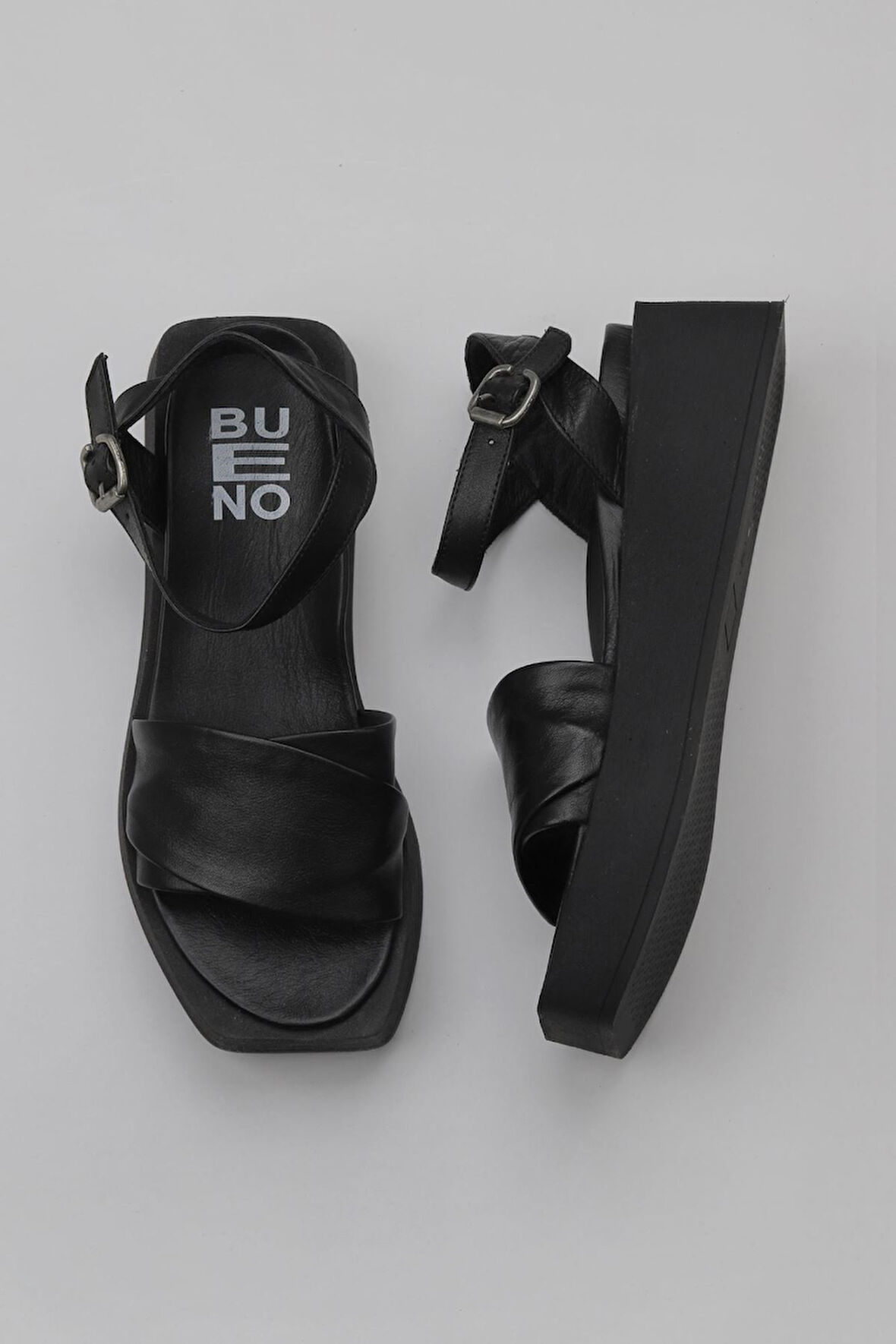 Bueno Shoes Siyah Deri Kadın Dolgu Topuklu Sandalet 01wy5909