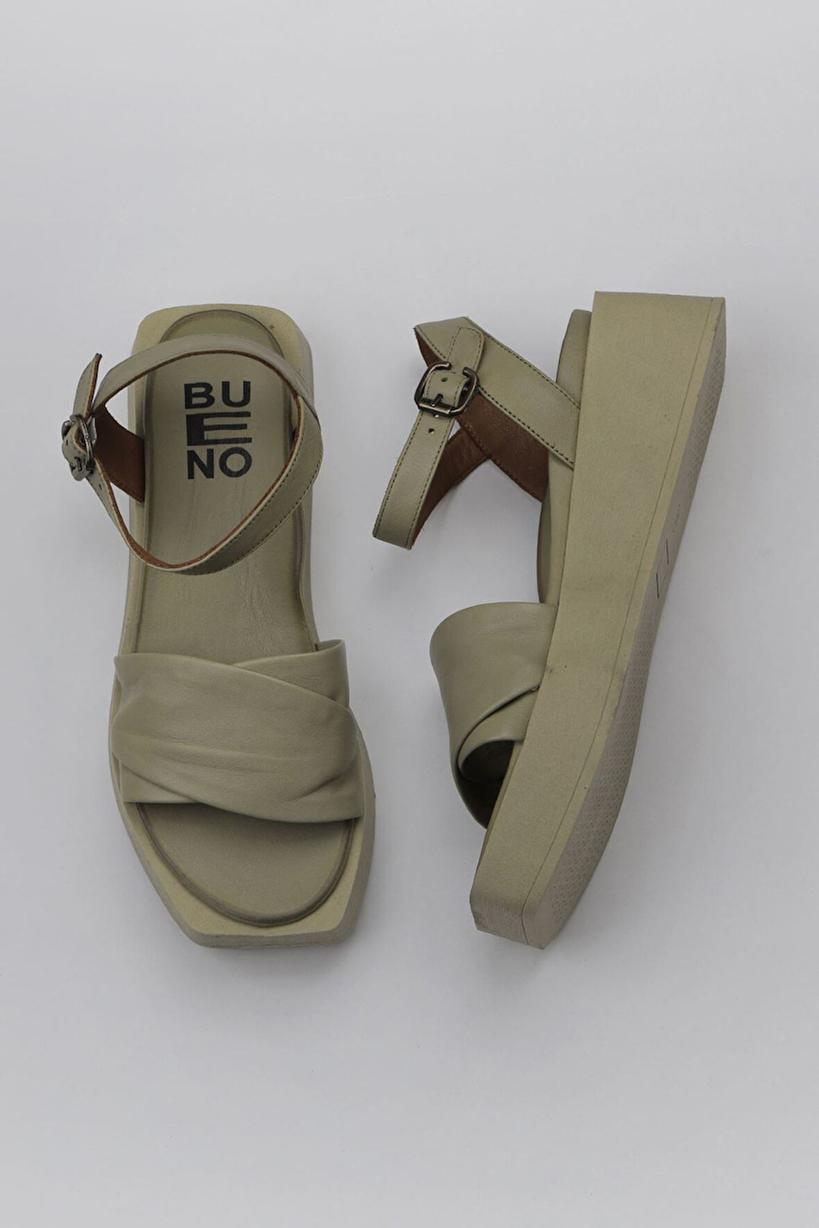 Bueno Shoes Haki Deri Kadın Dolgu Topuklu Sandalet 01wy5909