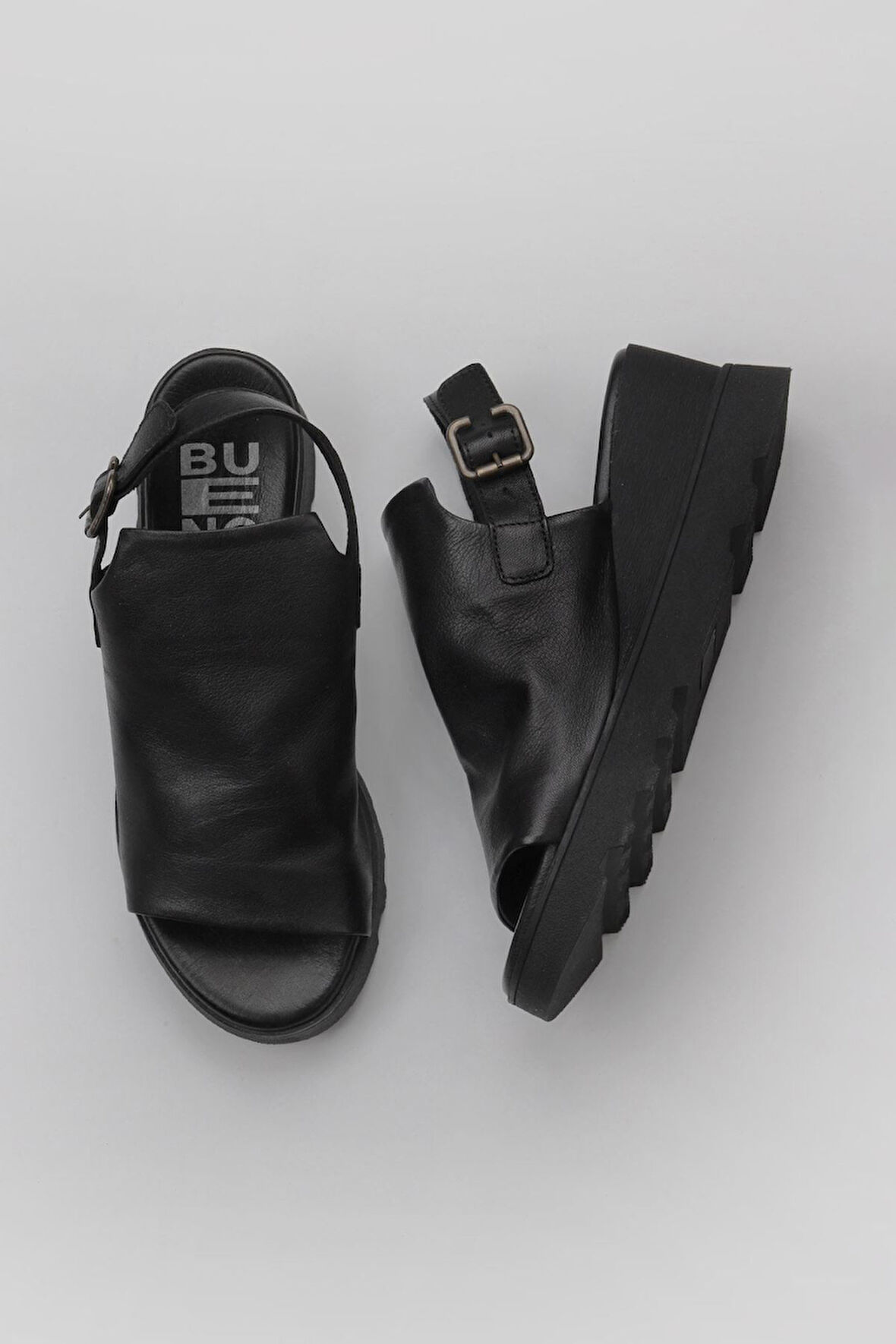 Bueno Shoes Siyah Deri Kadın Dolgu Topuklu Sandalet 01wy8603