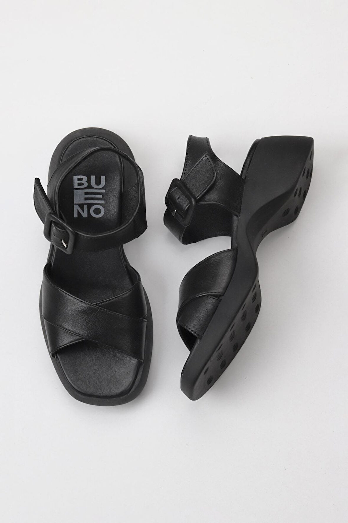 Bueno Shoes Siyah Deri Kadın Dolgu Topuklu Sandalet 01wy9303