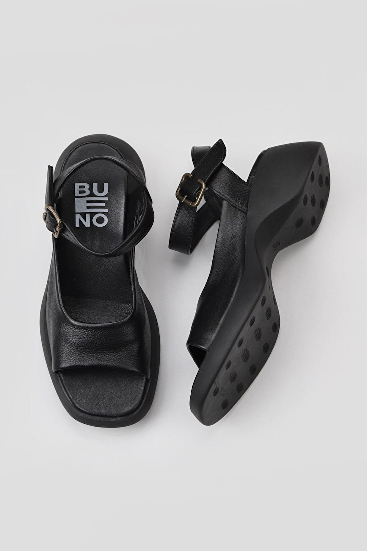 Bueno Shoes Siyah Deri Kadın Dolgu Topuklu Sandalet 01wy9305