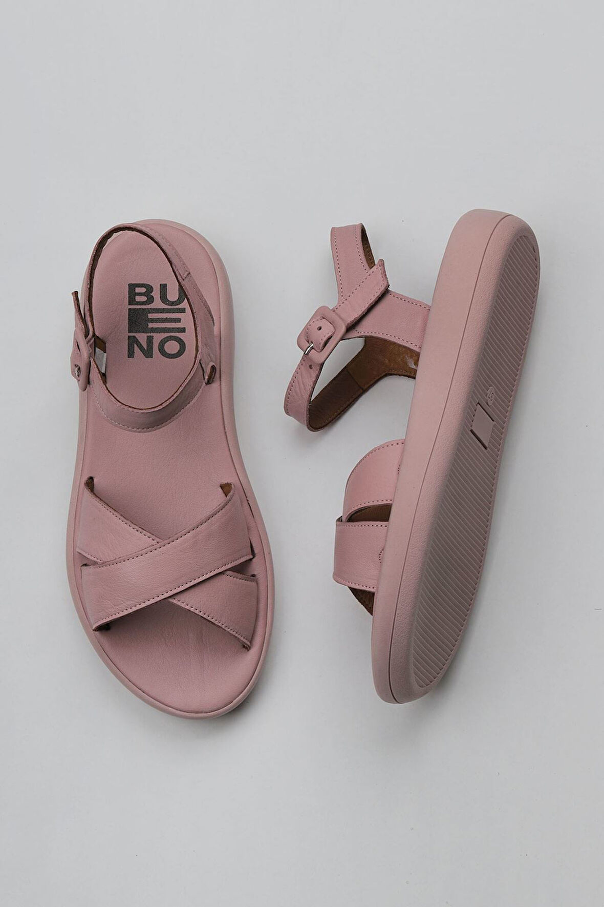 Bueno Shoes Gül Kurusu Deri Kadın Düz Sandalet 01wy2301