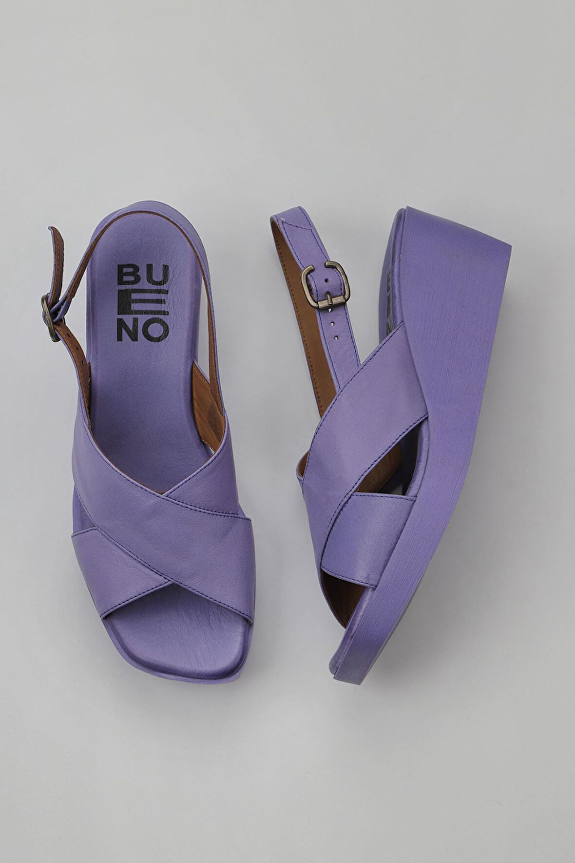 Bueno Shoes Lila Deri Kadın Dolgu Topuklu Sandalet 01wy2411