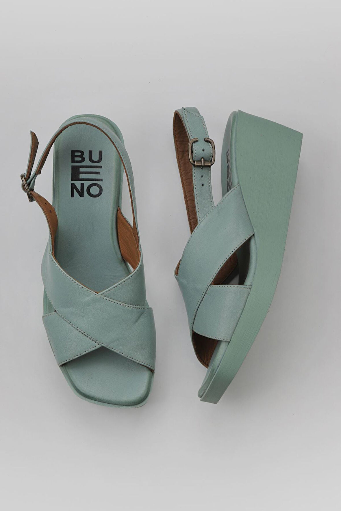 Bueno Shoes Yeşil Açık Deri Kadın Dolgu Topuklu Sandalet 01wy2411
