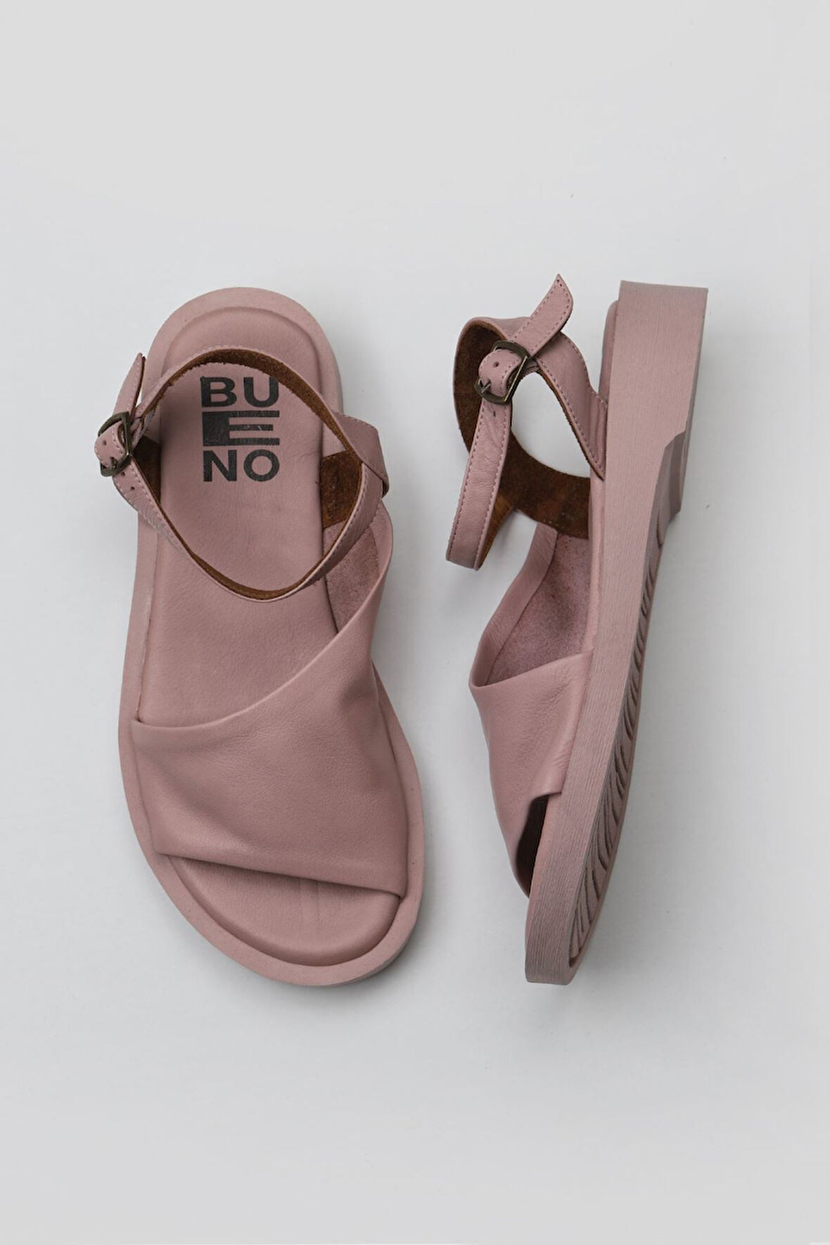 Bueno Shoes Gül Kurusu Deri Kadın Düz Sandalet 01wy2901