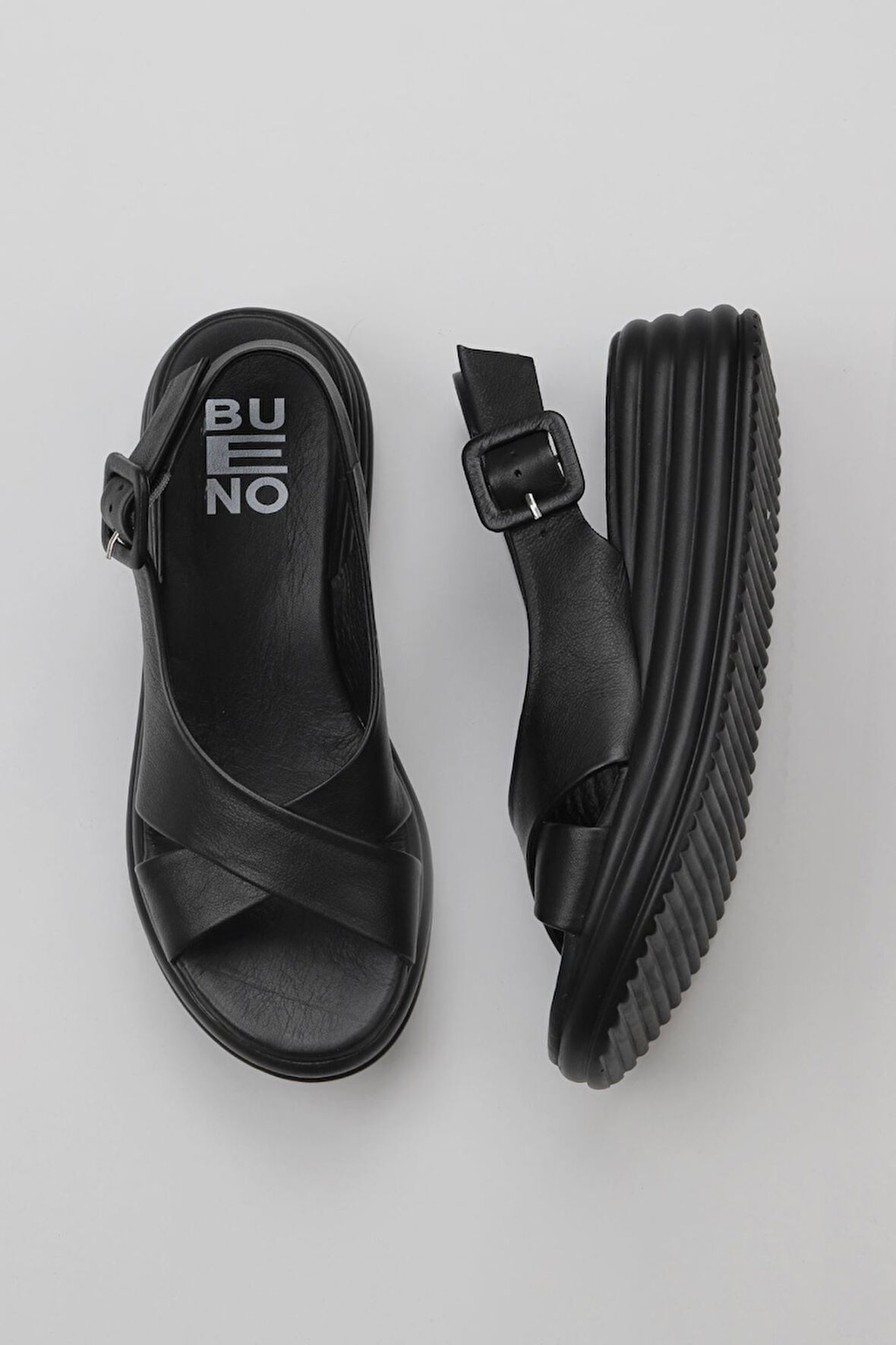 Bueno Shoes Siyah Deri Kadın Dolgu Topuklu Sandalet 01wy5701