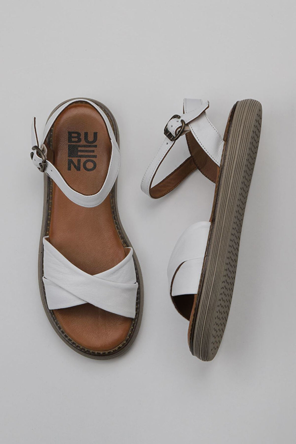 Bueno Shoes Beyaz Deri Kadın Düz Sandalet 01wy6605