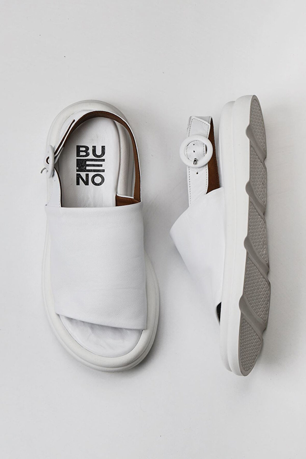 Bueno Shoes Beyaz Deri Kadın Dolgu Topuklu Sandalet 01wy9410