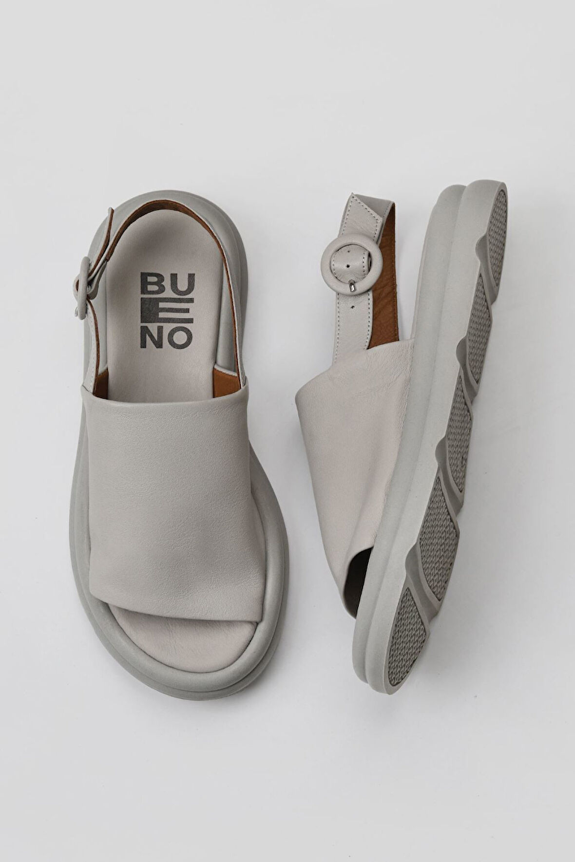 Bueno Shoes Ekru Deri Kadın Dolgu Topuklu Sandalet 01wy9410