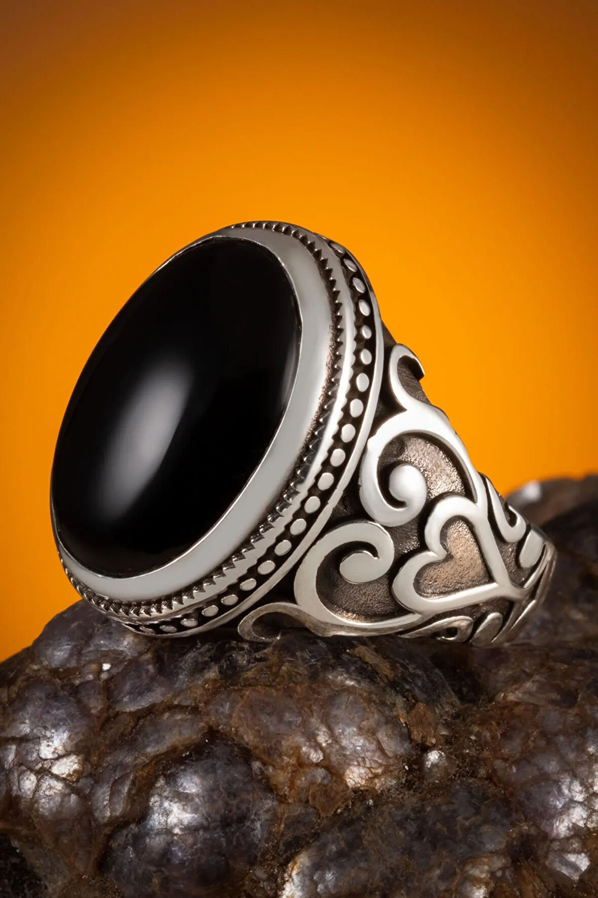 Kalp Motifli Siyah Oniks Taşlı Gümüş Erkek Yüzük