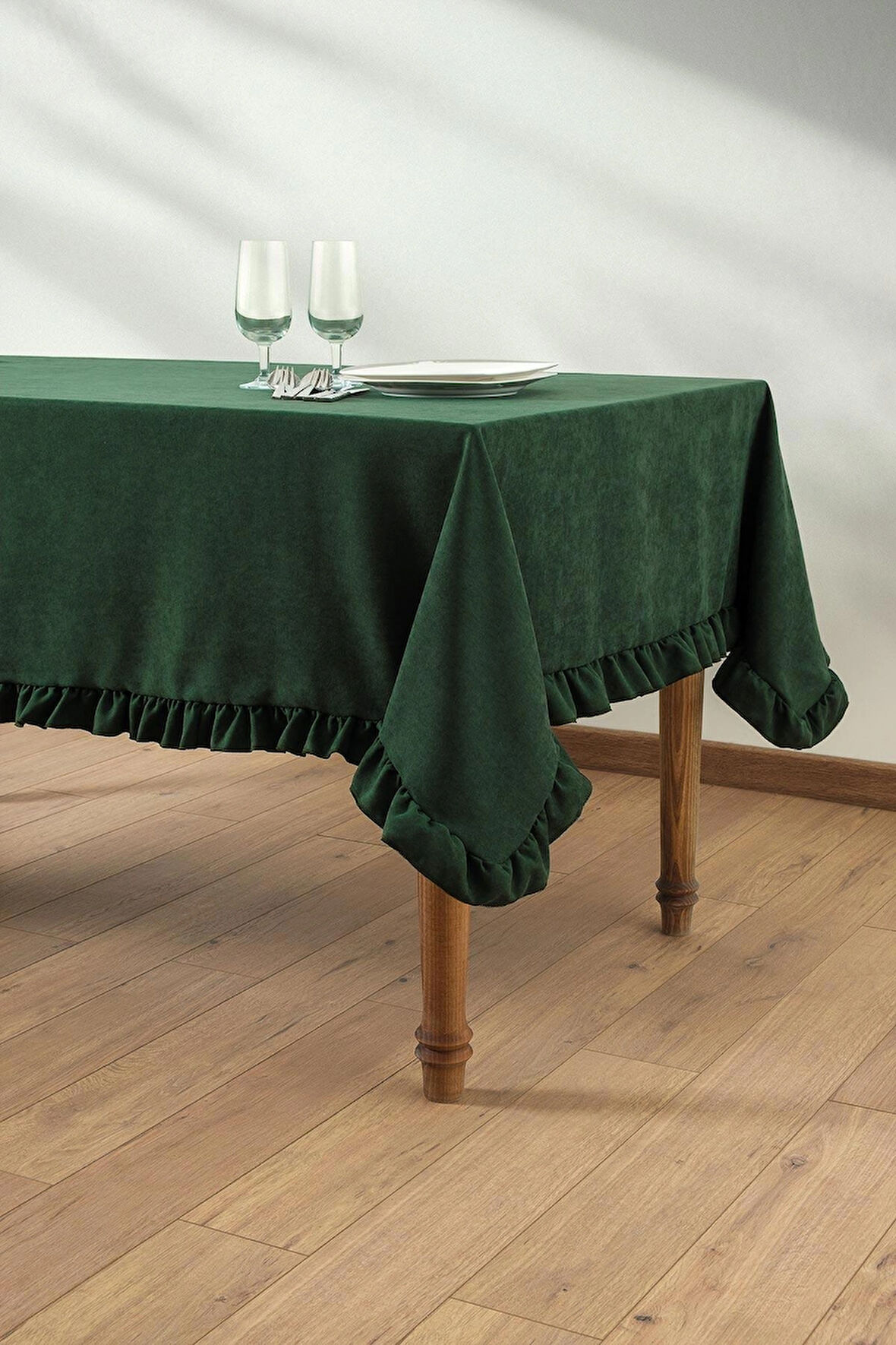 Venedik Fırfırlı Masa Örtüsü Zümrüt Yeşili (150x250 cm)