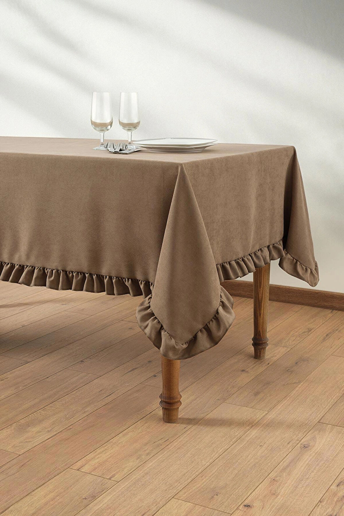 Venedik Fırfırlı Masa Örtüsü Kahverengi (150x250 cm)